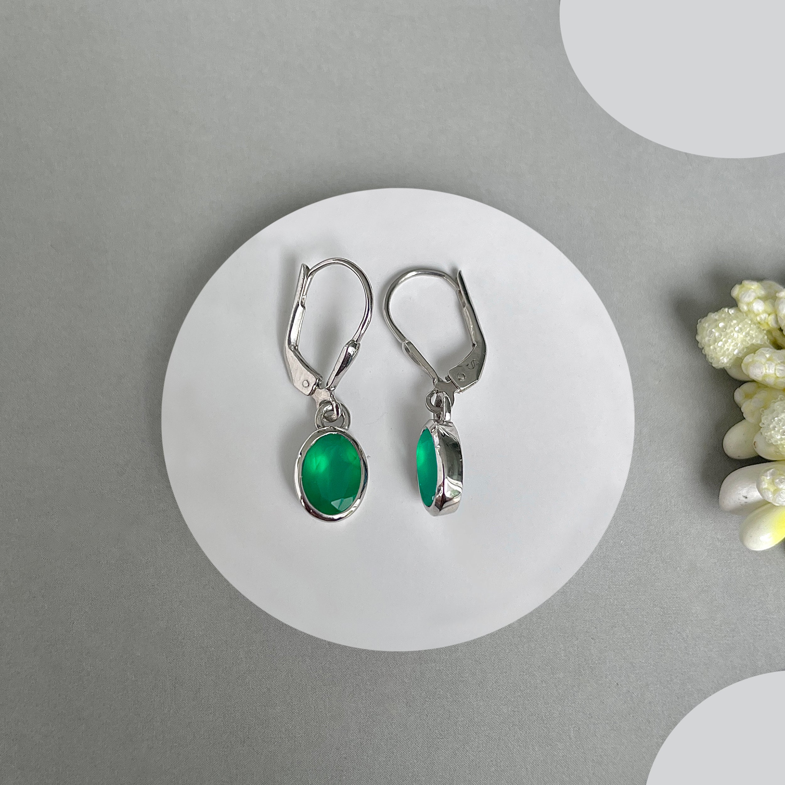 Green Onyx Leverback Earrings-(GRO-SE-547.)