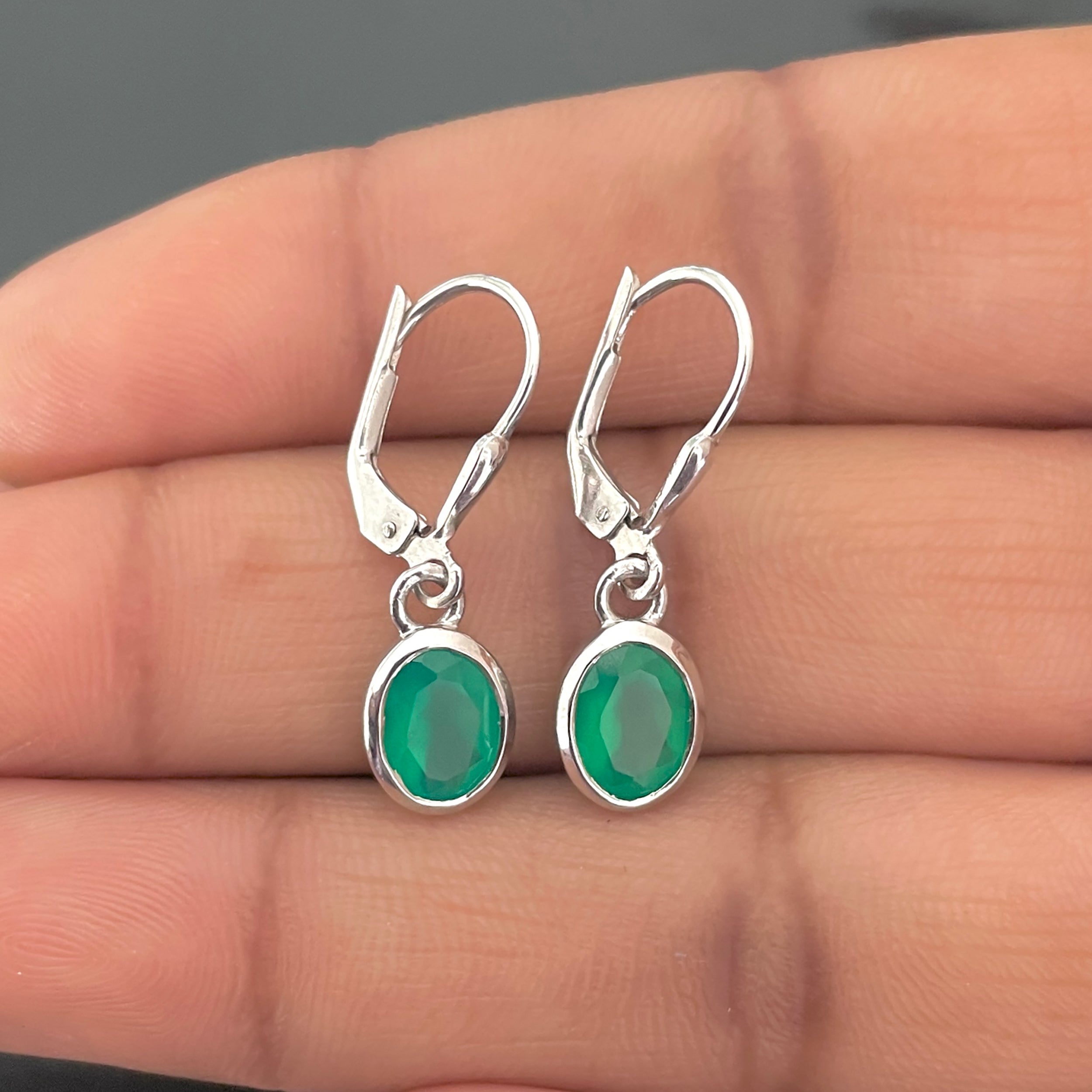 Green Onyx Leverback Earring-(GRO-SE-547.)