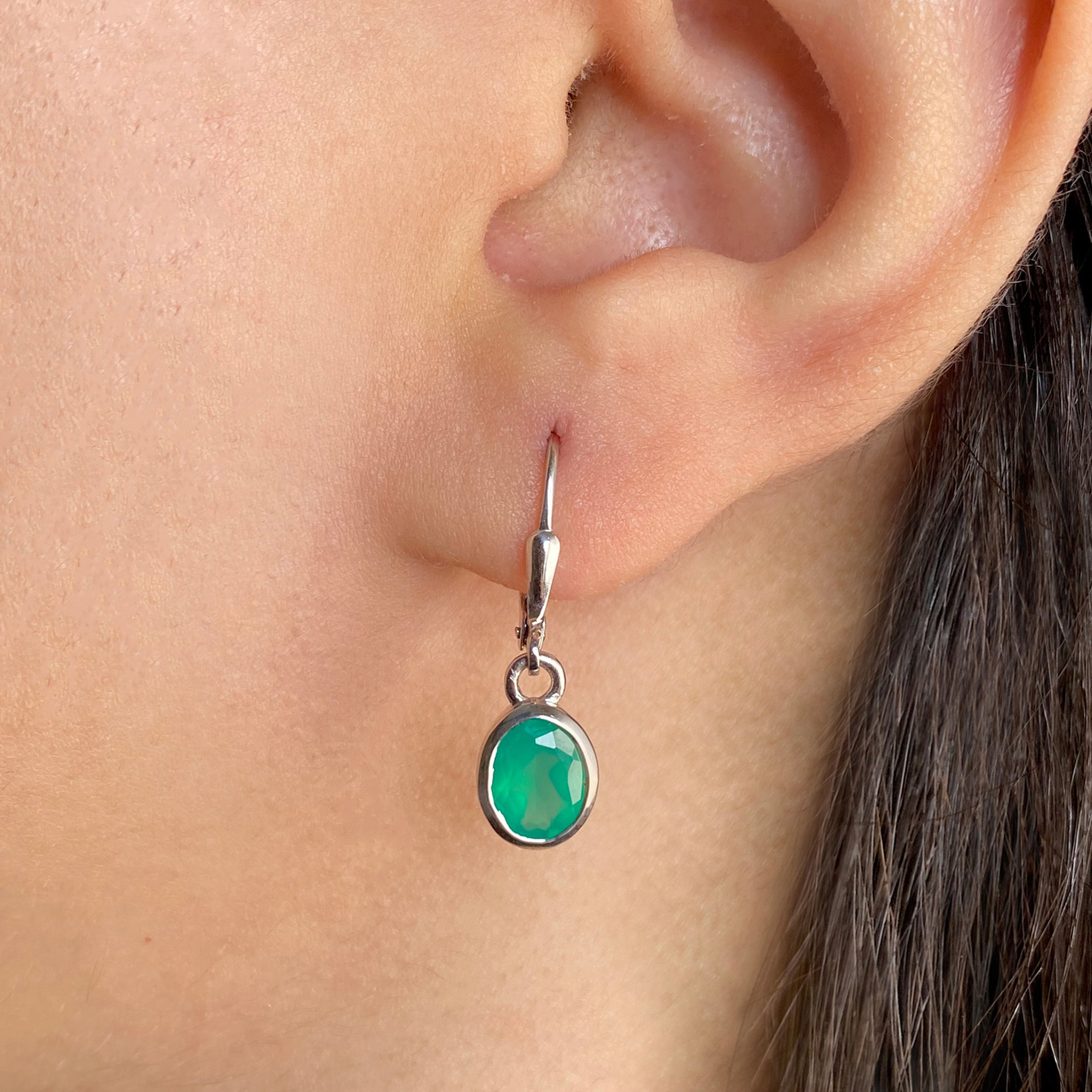 Green Onyx Leverback Earrings-(GRO-SE-547.)