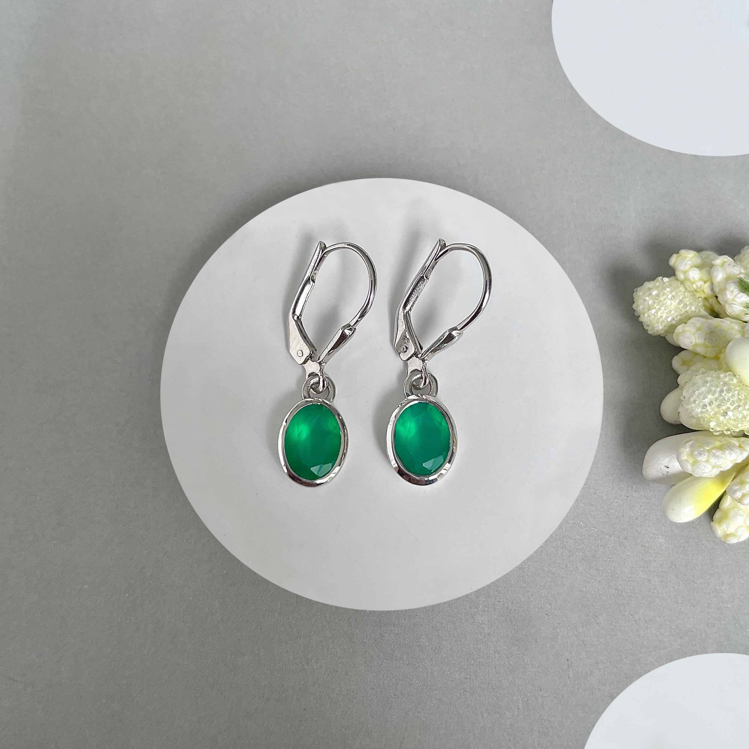 Green Onyx Leverback Earrings-(GRO-SE-547.)