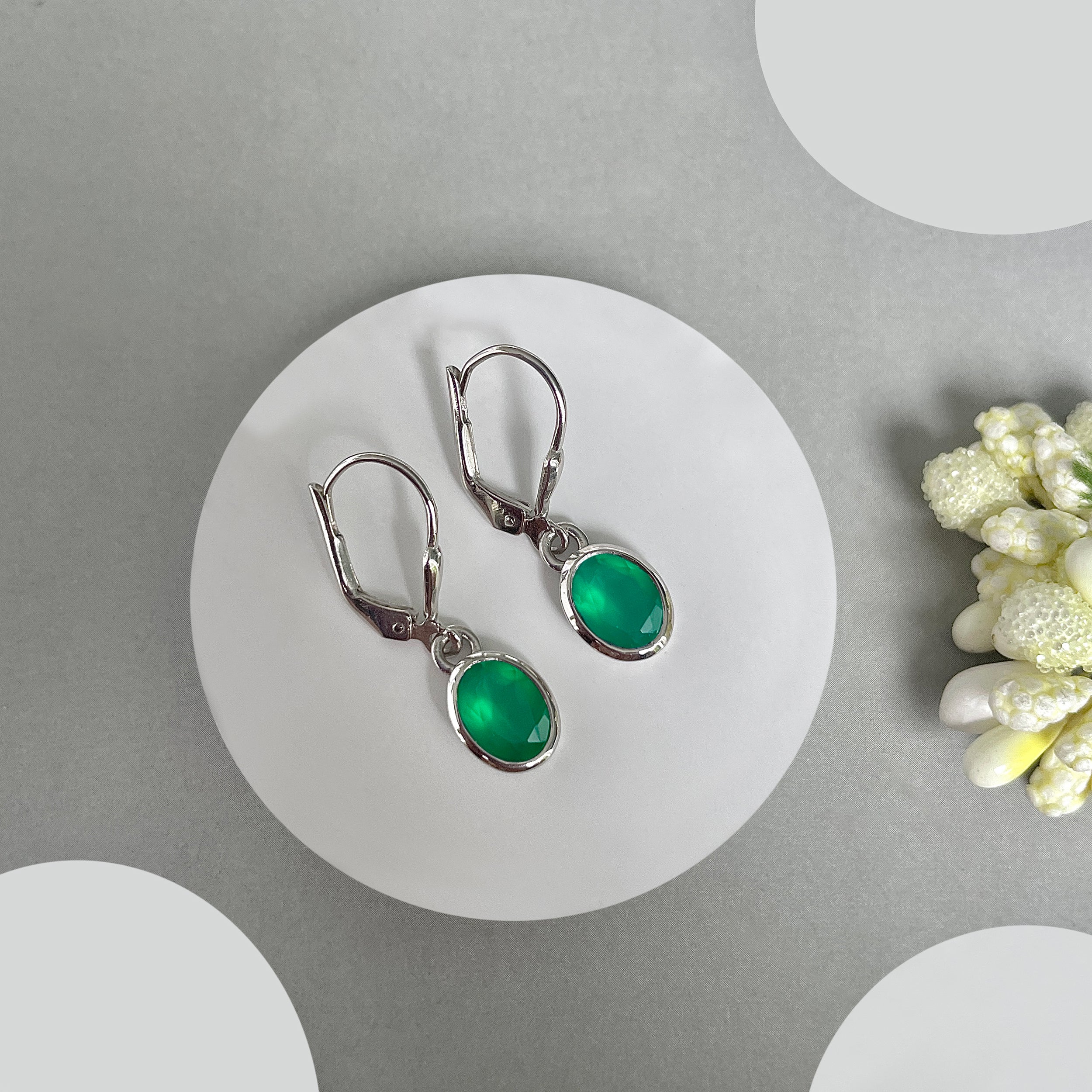 Green Onyx Leverback Earrings-(GRO-SE-547.)