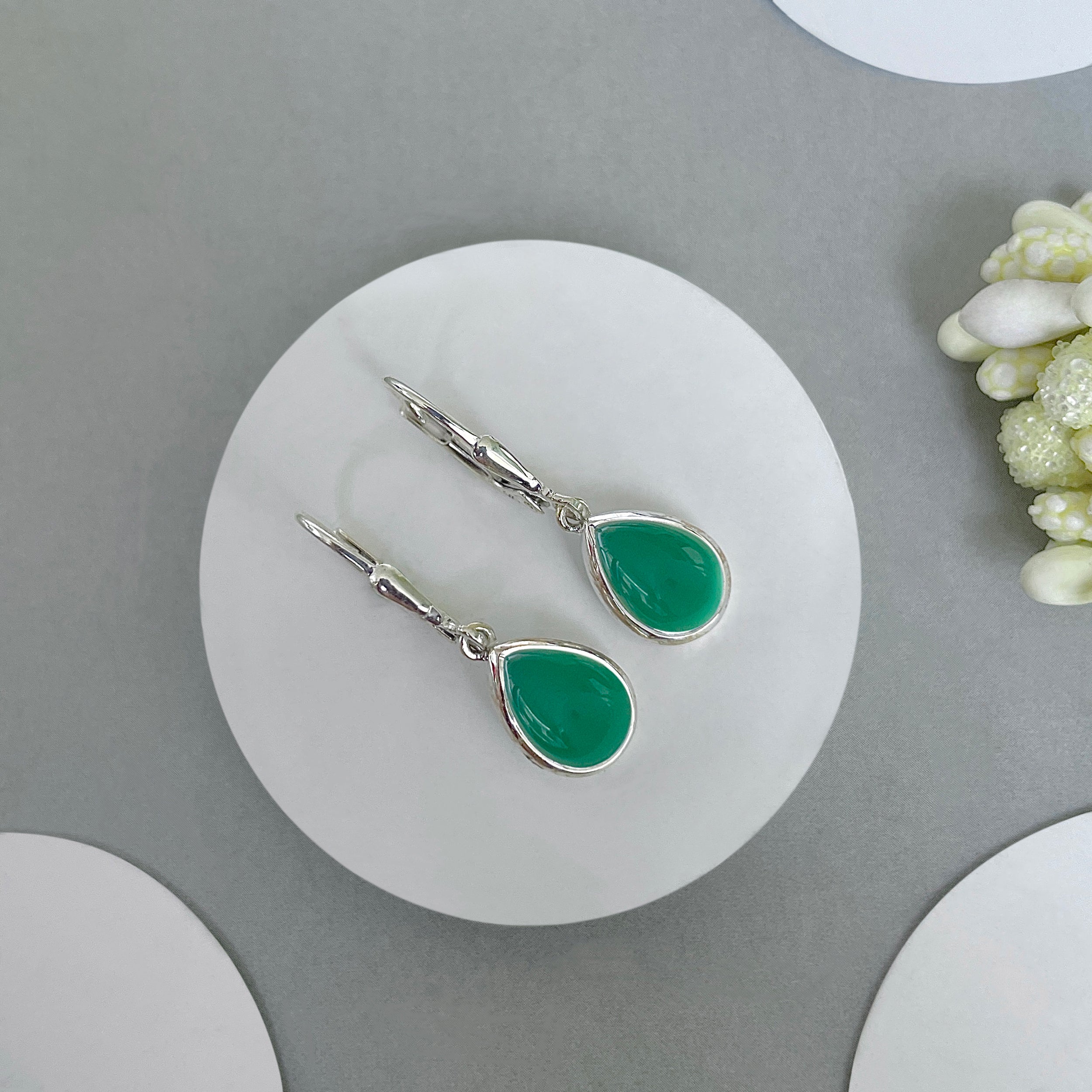 Green Onyx Leverback Earring-(GRO-SE-558.)