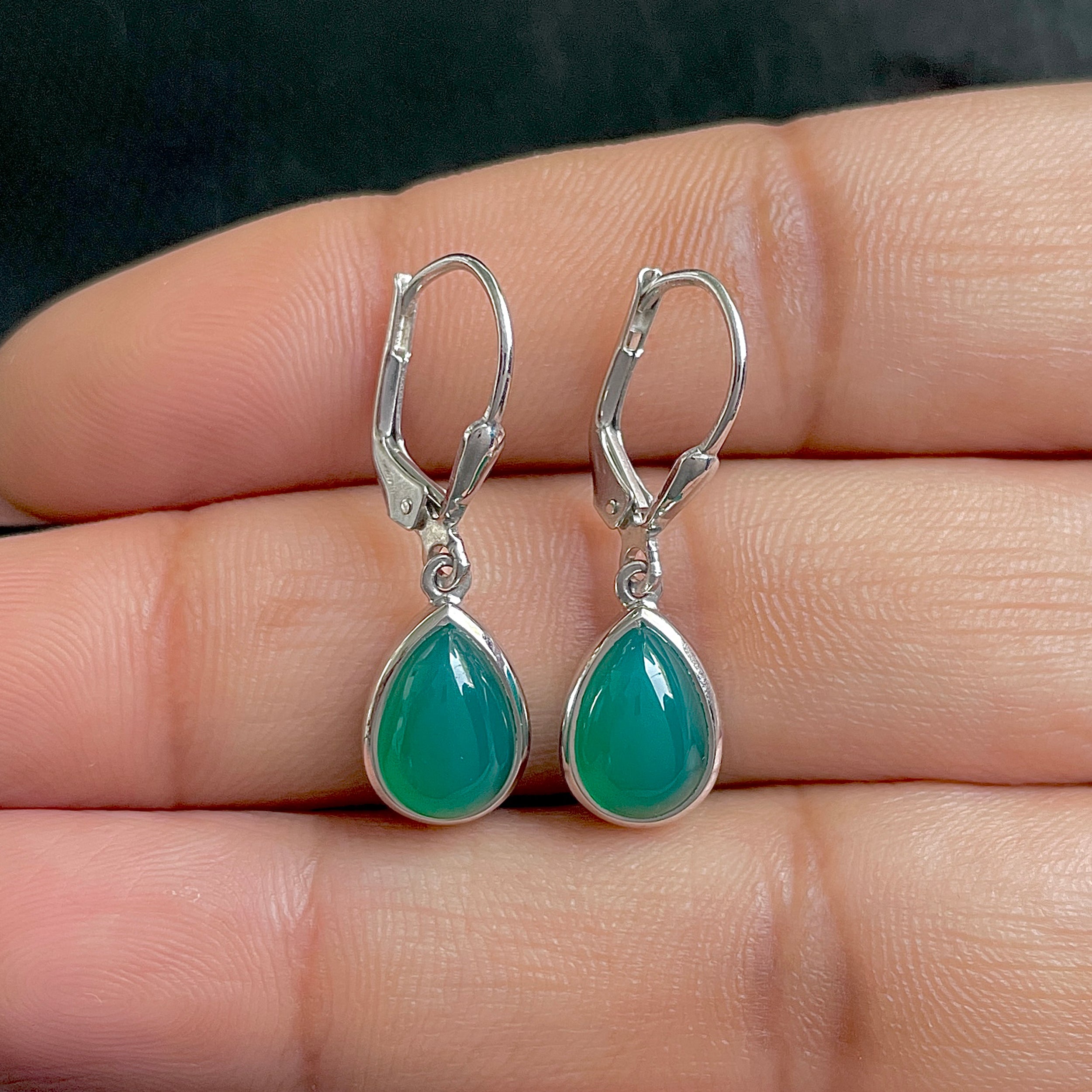 Green Onyx Leverback Earring-(GRO-SE-558.)