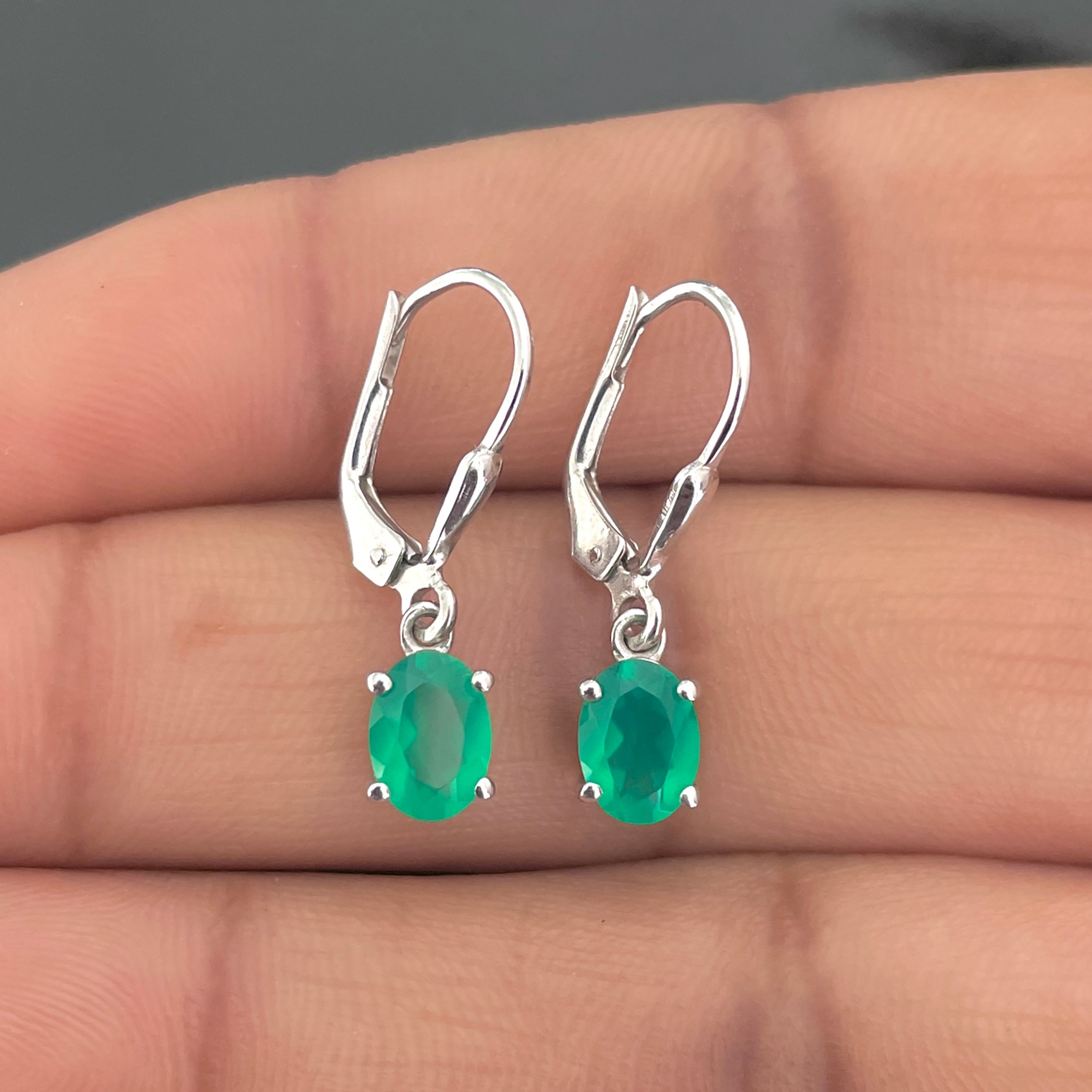 Green Onyx Leverback Earring-(GRO-SE-670)