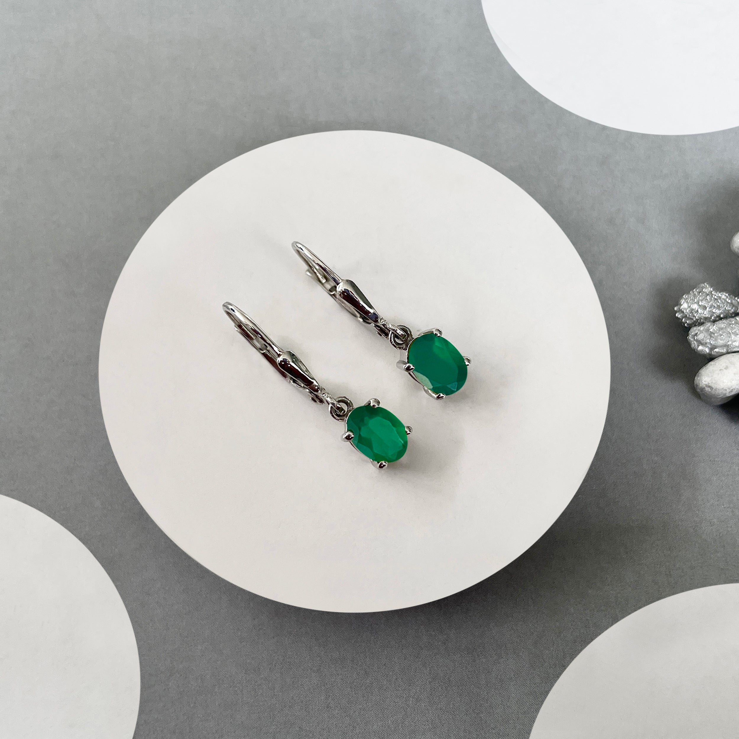 Green Onyx Leverback Earrings-(GRO-SE-670.)