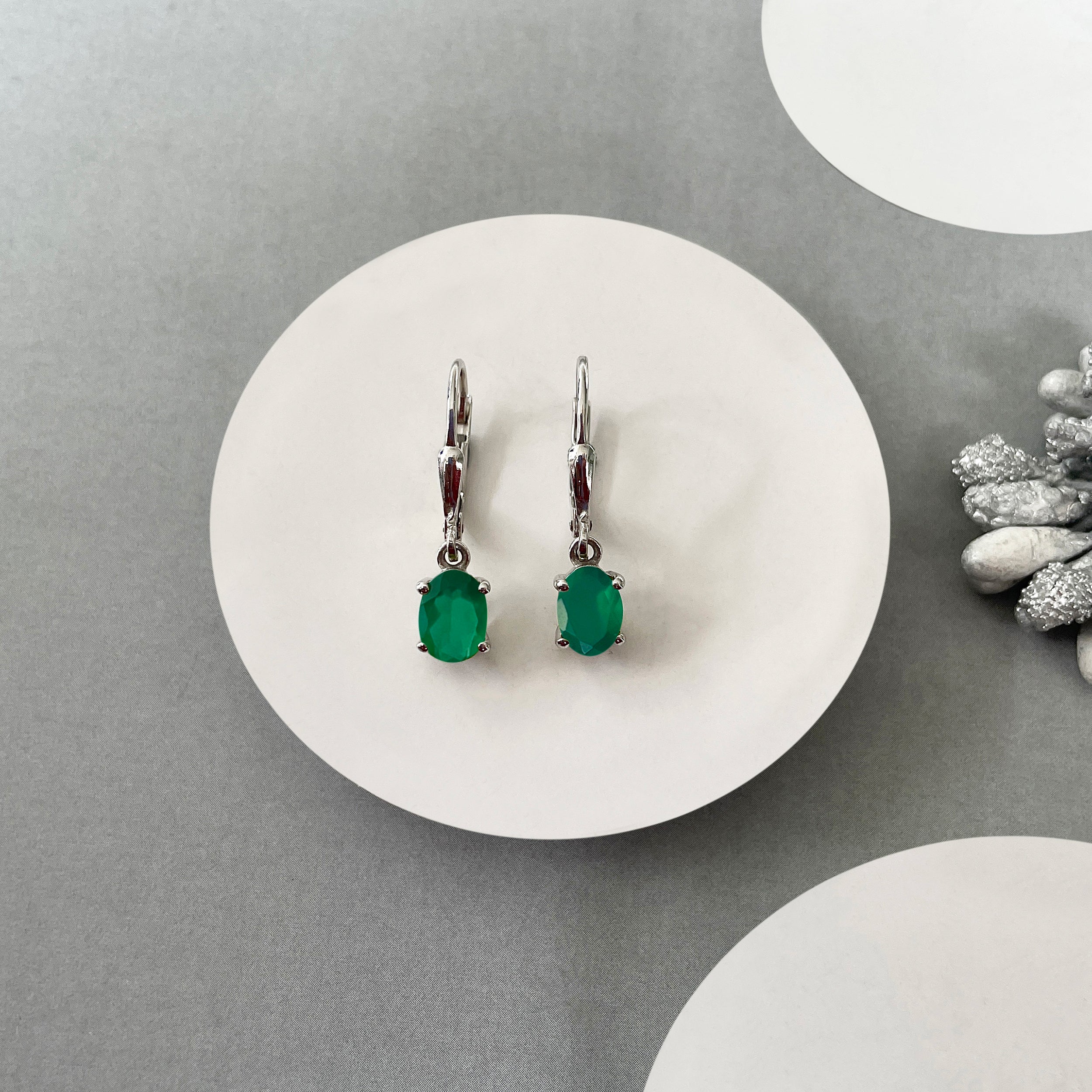Green Onyx Leverback Earrings-(GRO-SE-670.)