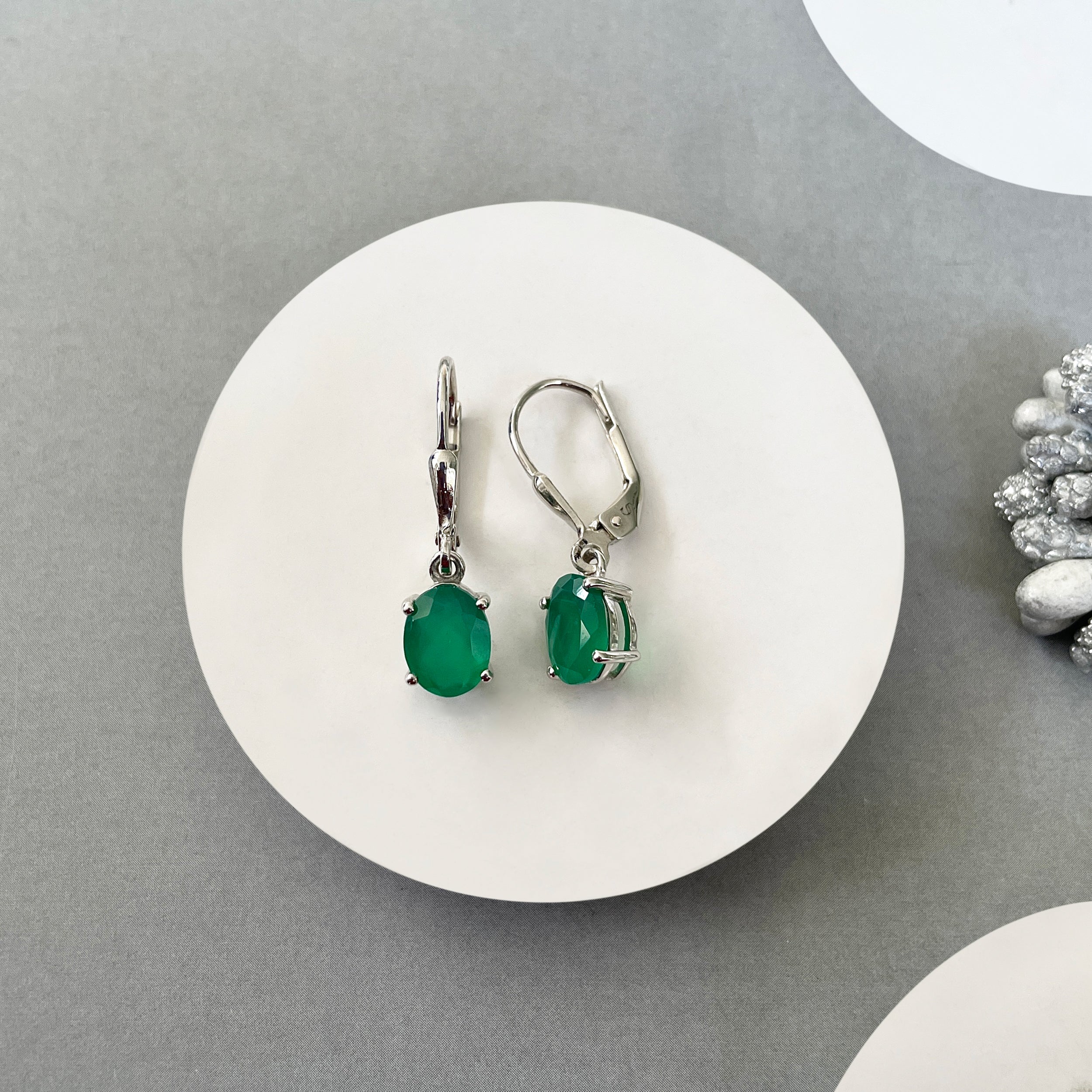 Green Onyx Leverback Earrings-(GRO-SE-673.)