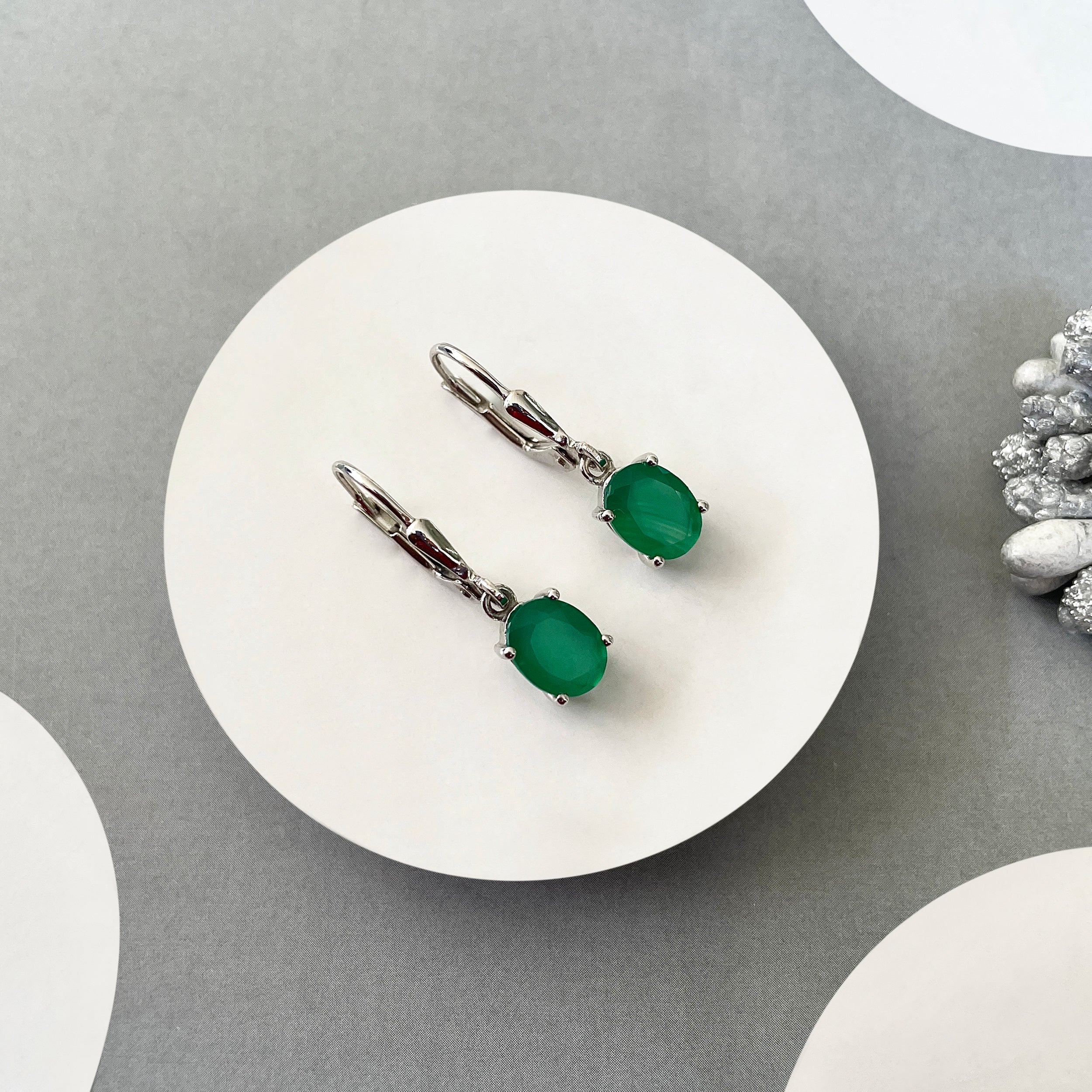 Green Onyx Leverback Earrings-(GRO-SE-673.)
