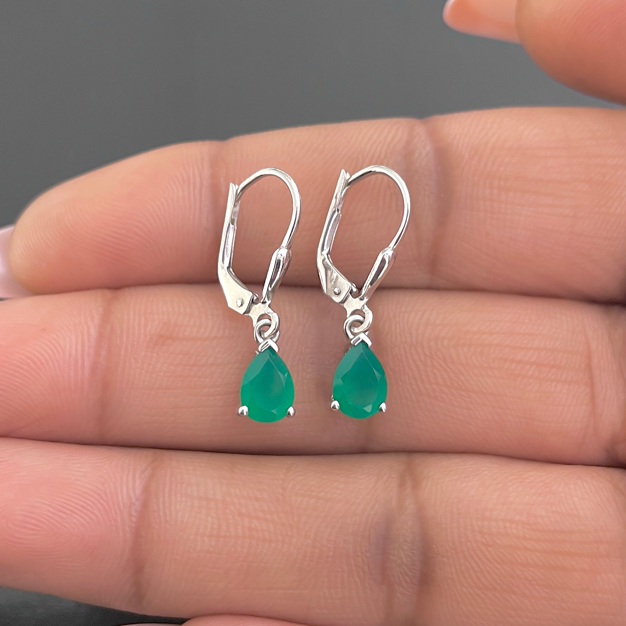 Green Onyx Leverback Earring-(GRO-SE-676.)