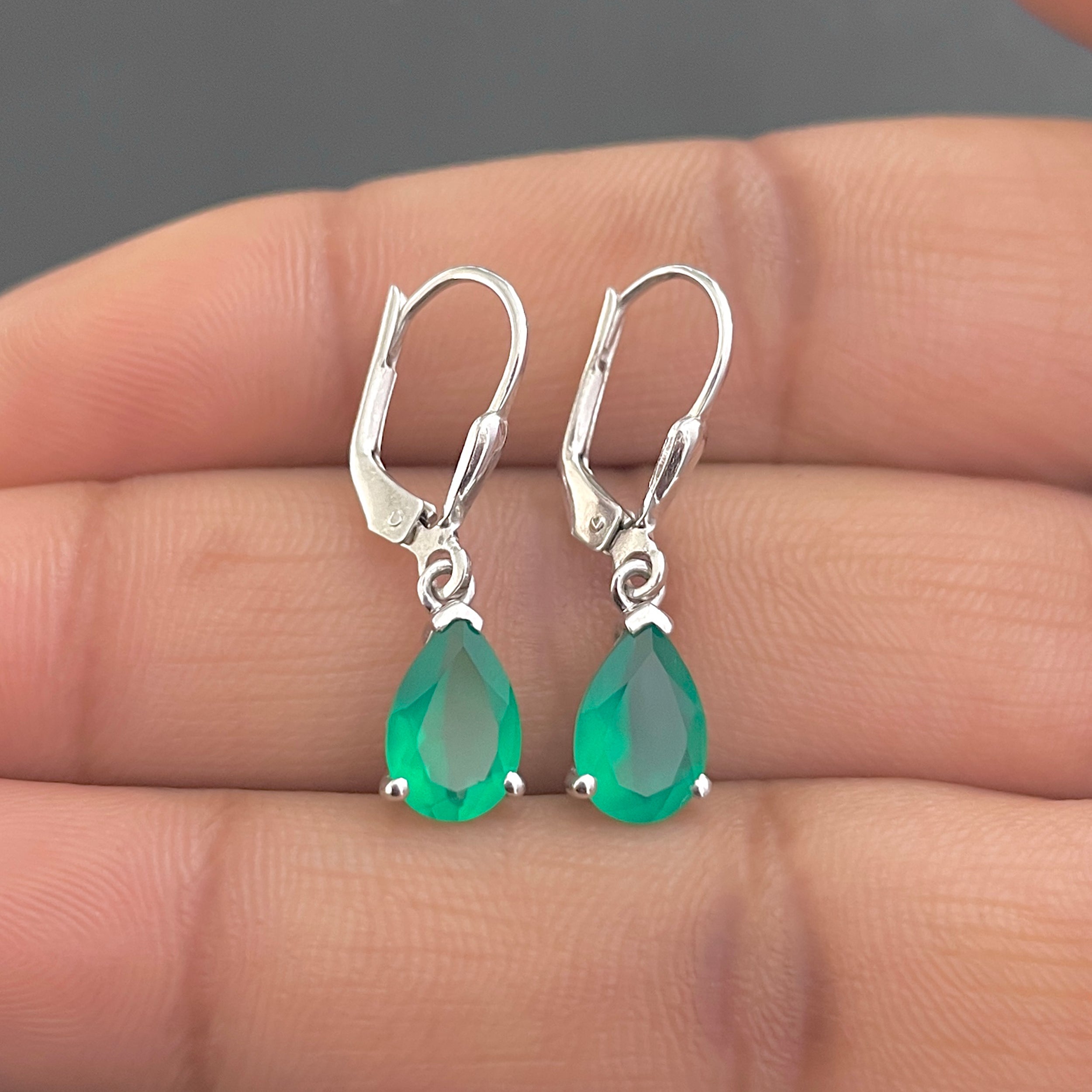 Green Onyx Leverback Earring-(GRO-SE-677.)