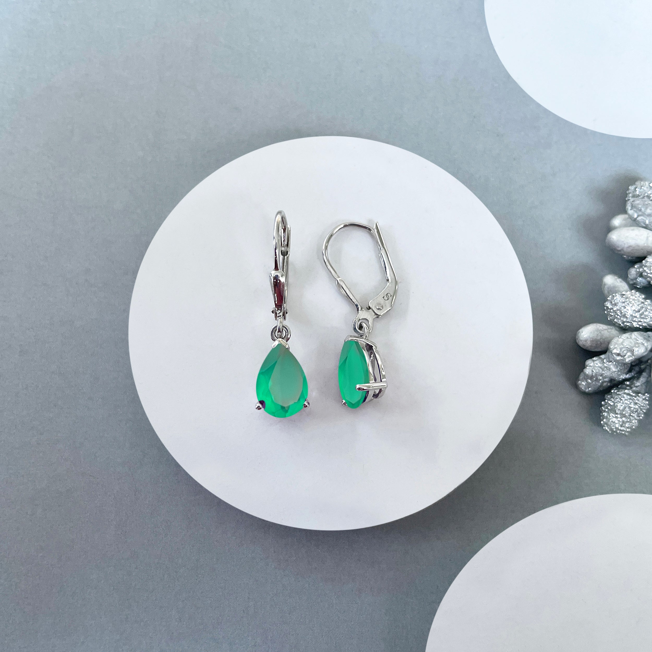 Green Onyx Leverback Earring-(GRO-SE-677.)