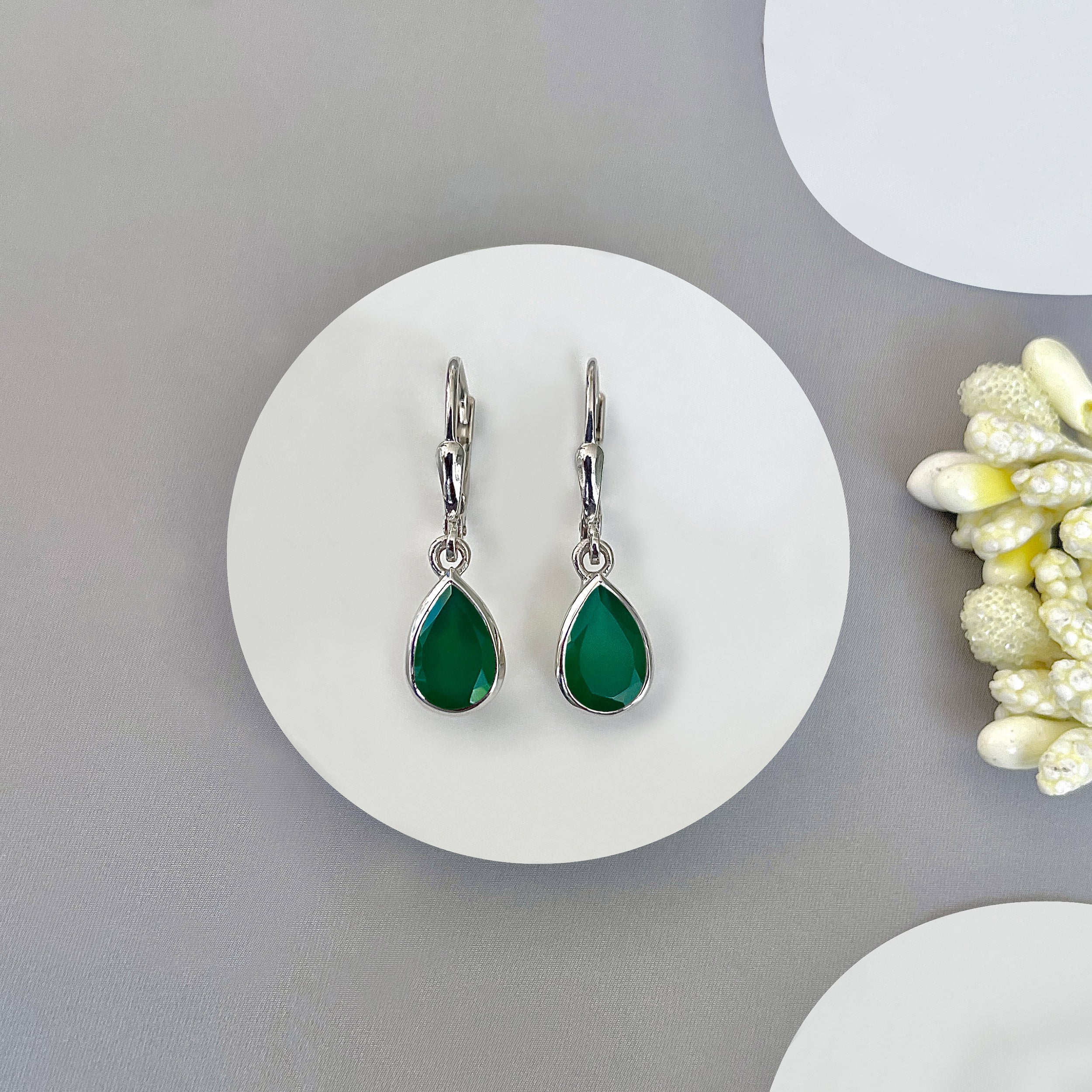 Green Onyx Leverback Earring-(GRO-SE-679.)