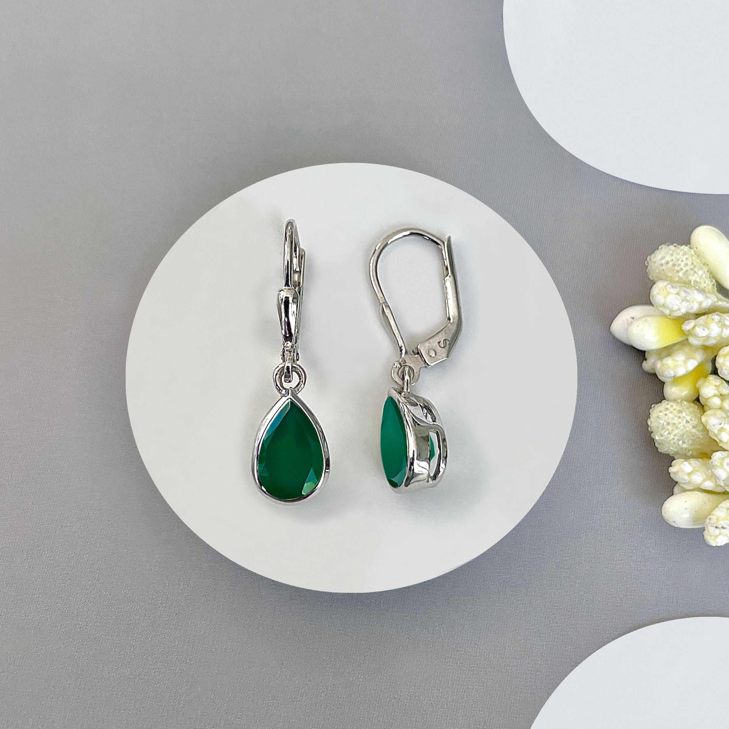 Green Onyx Leverback Earring-(GRO-SE-679.)