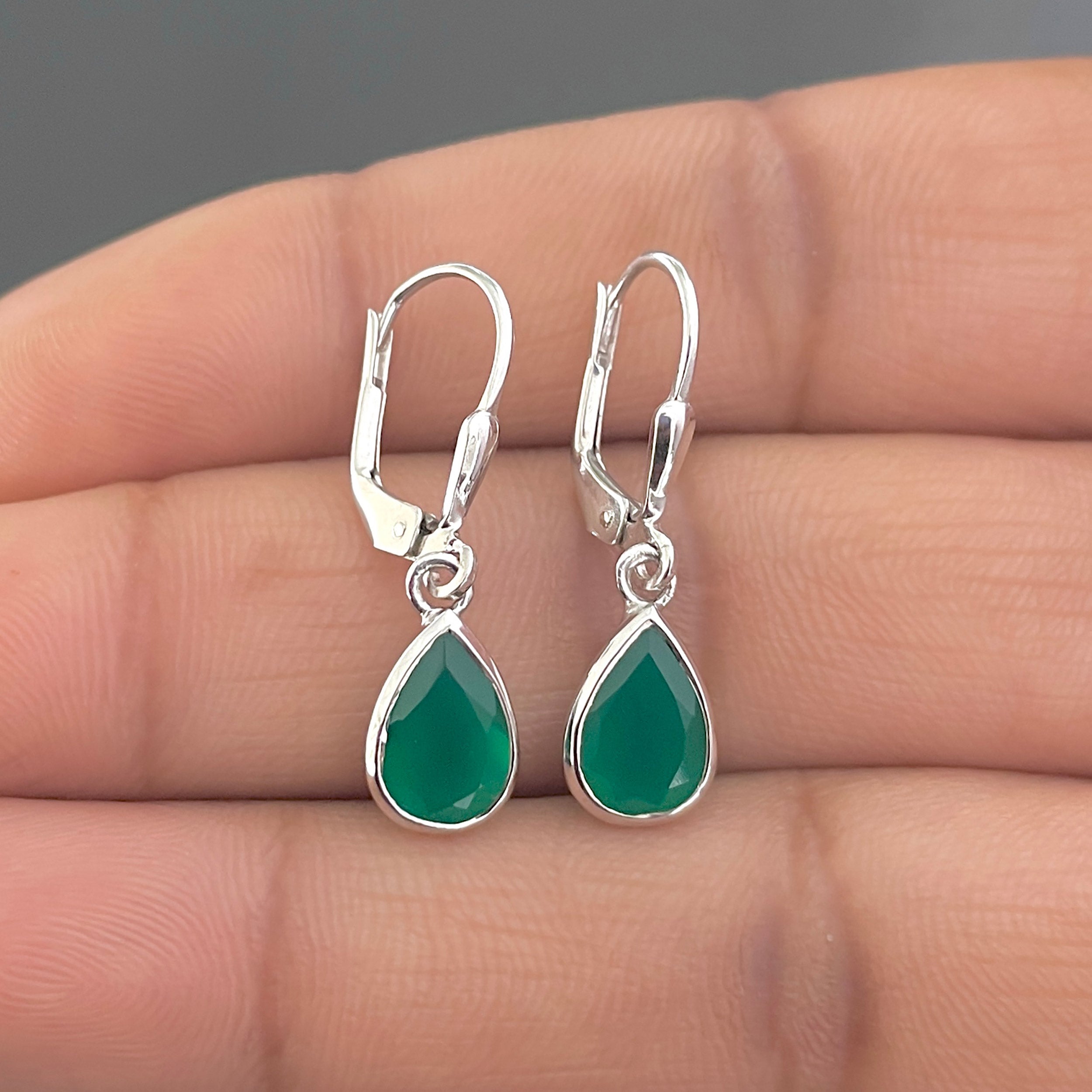Green Onyx Leverback Earring-(GRO-SE-679.)