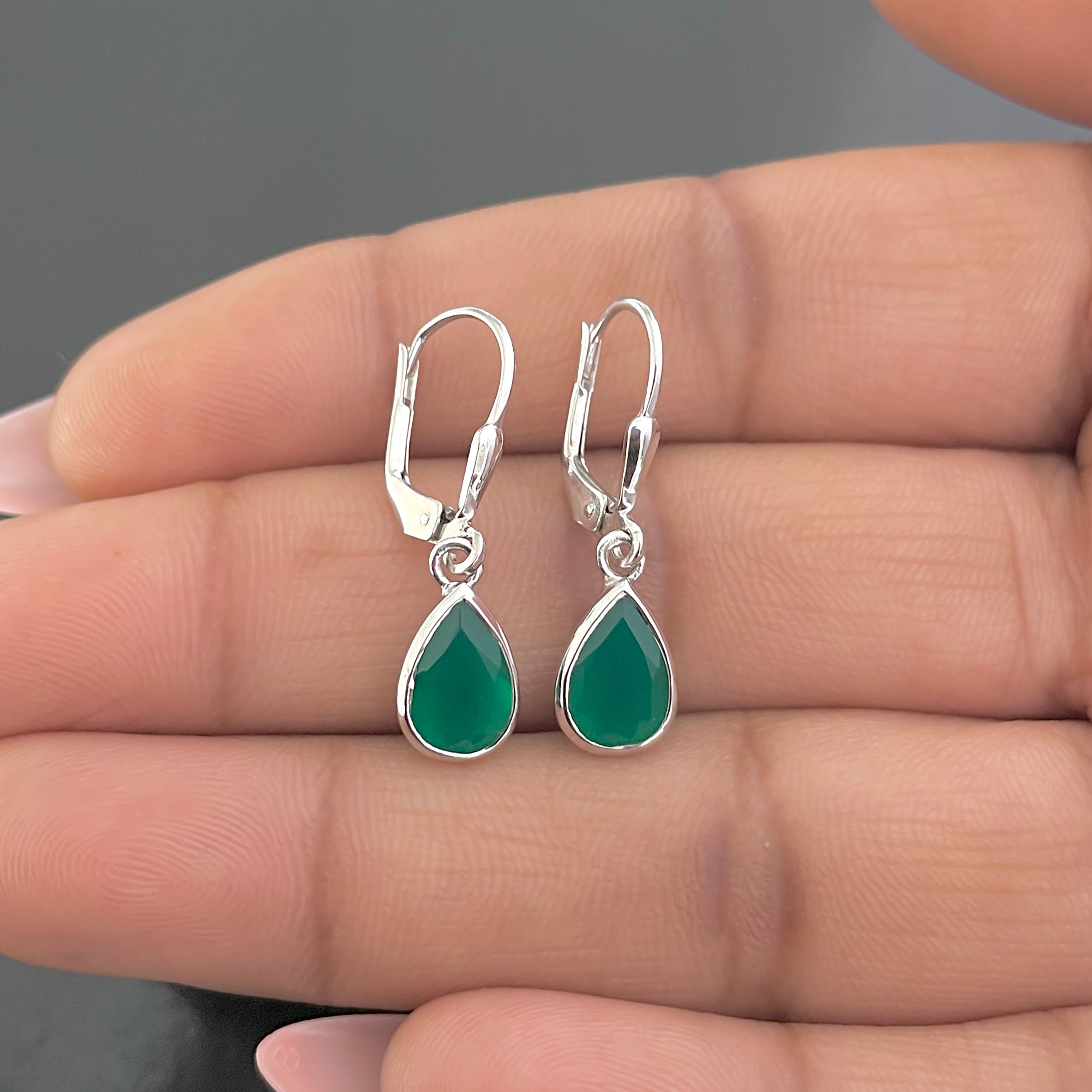 Green Onyx Leverback Earrings-(GRO-SE-707.)