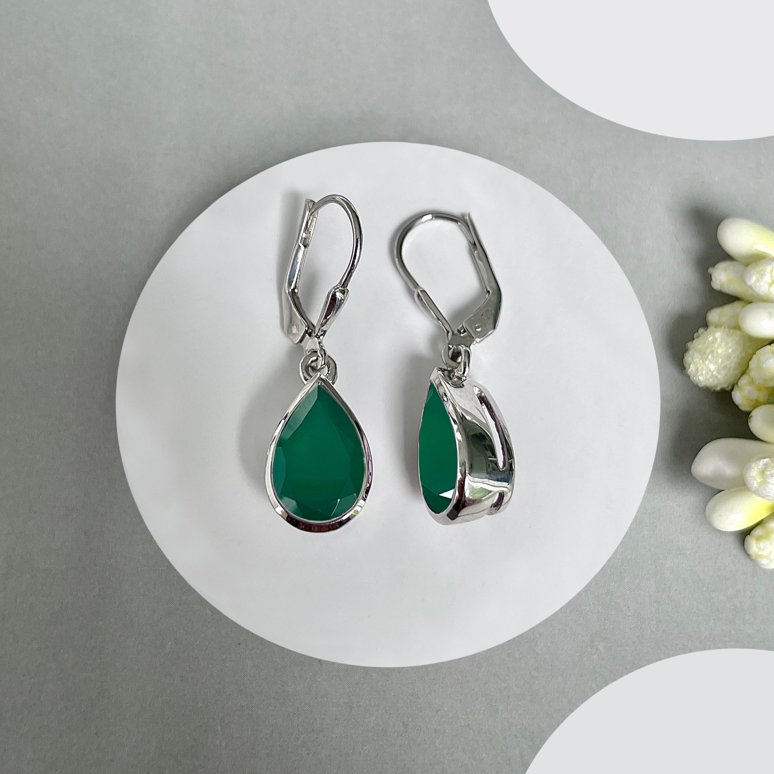 Green Onyx Leverback Earrings-(GRO-SE-707.)