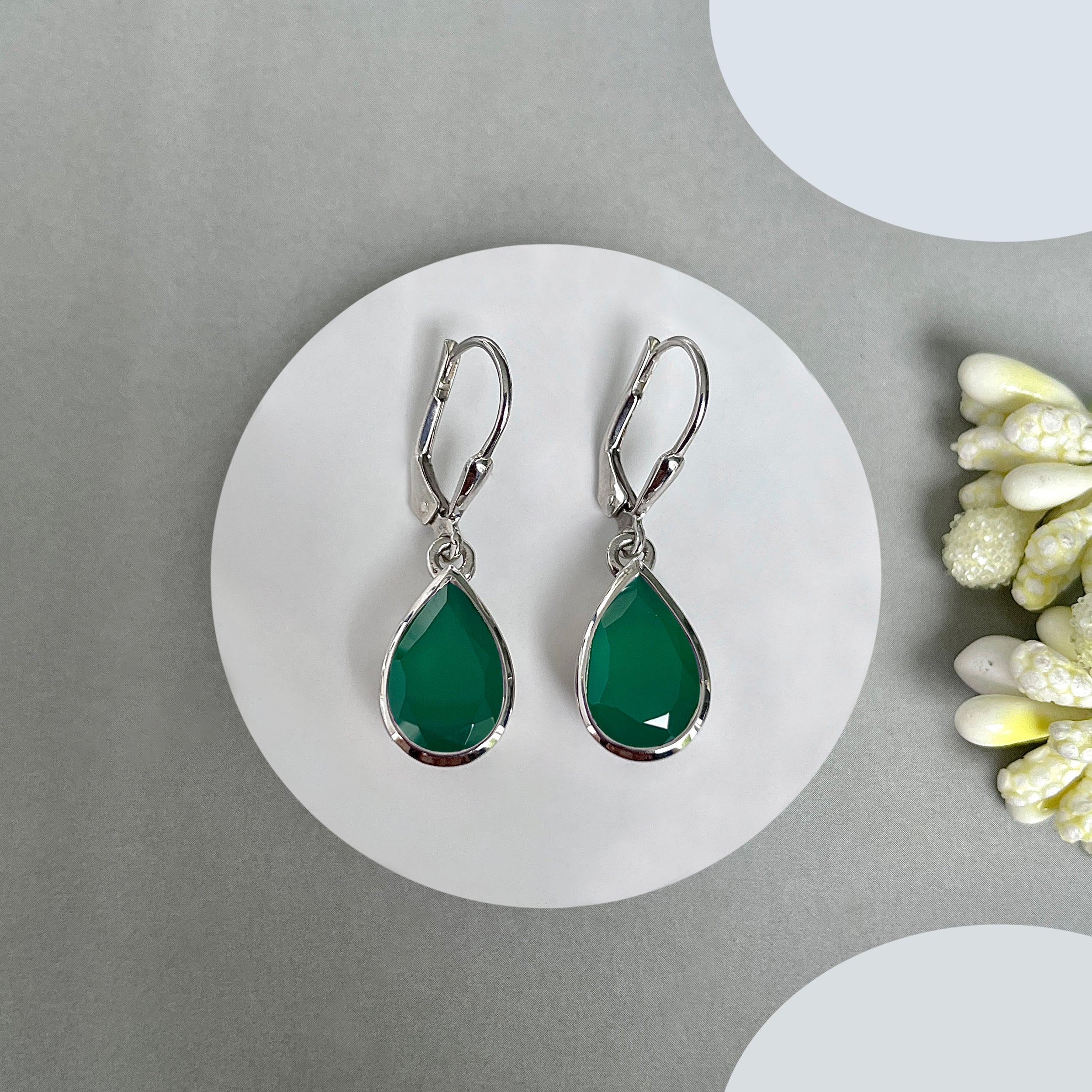 Green Onyx Leverback Earrings-(GRO-SE-707.)