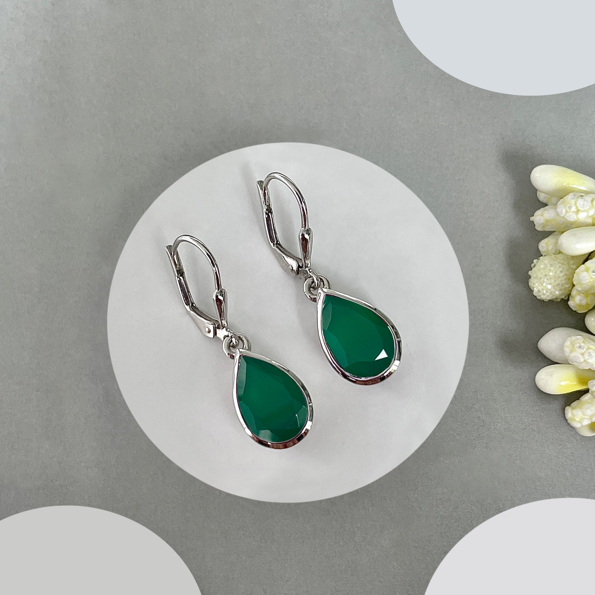 Green Onyx Leverback Earrings-(GRO-SE-707.)