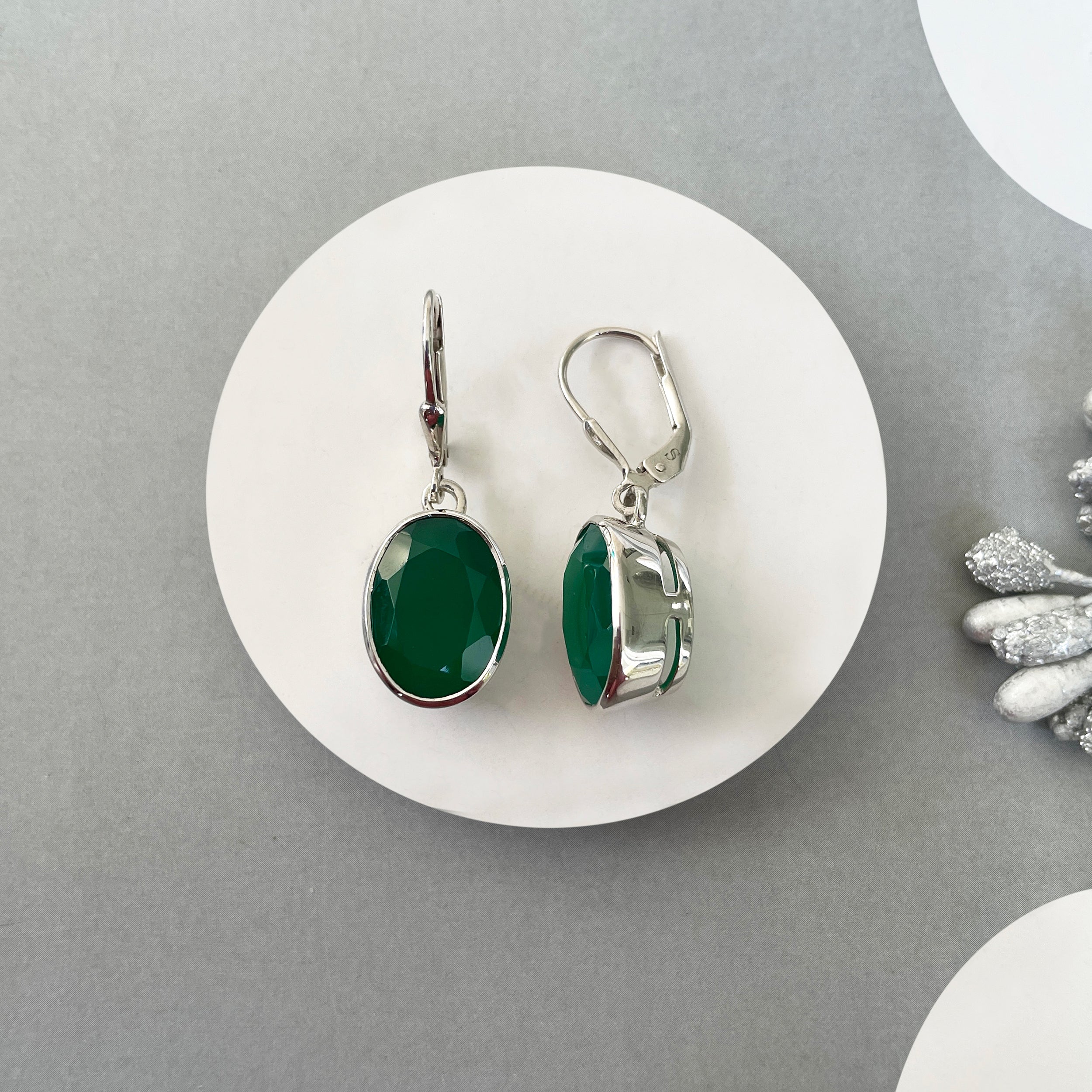 Green Onyx Leverback Earring-(GRO-SE-709.)