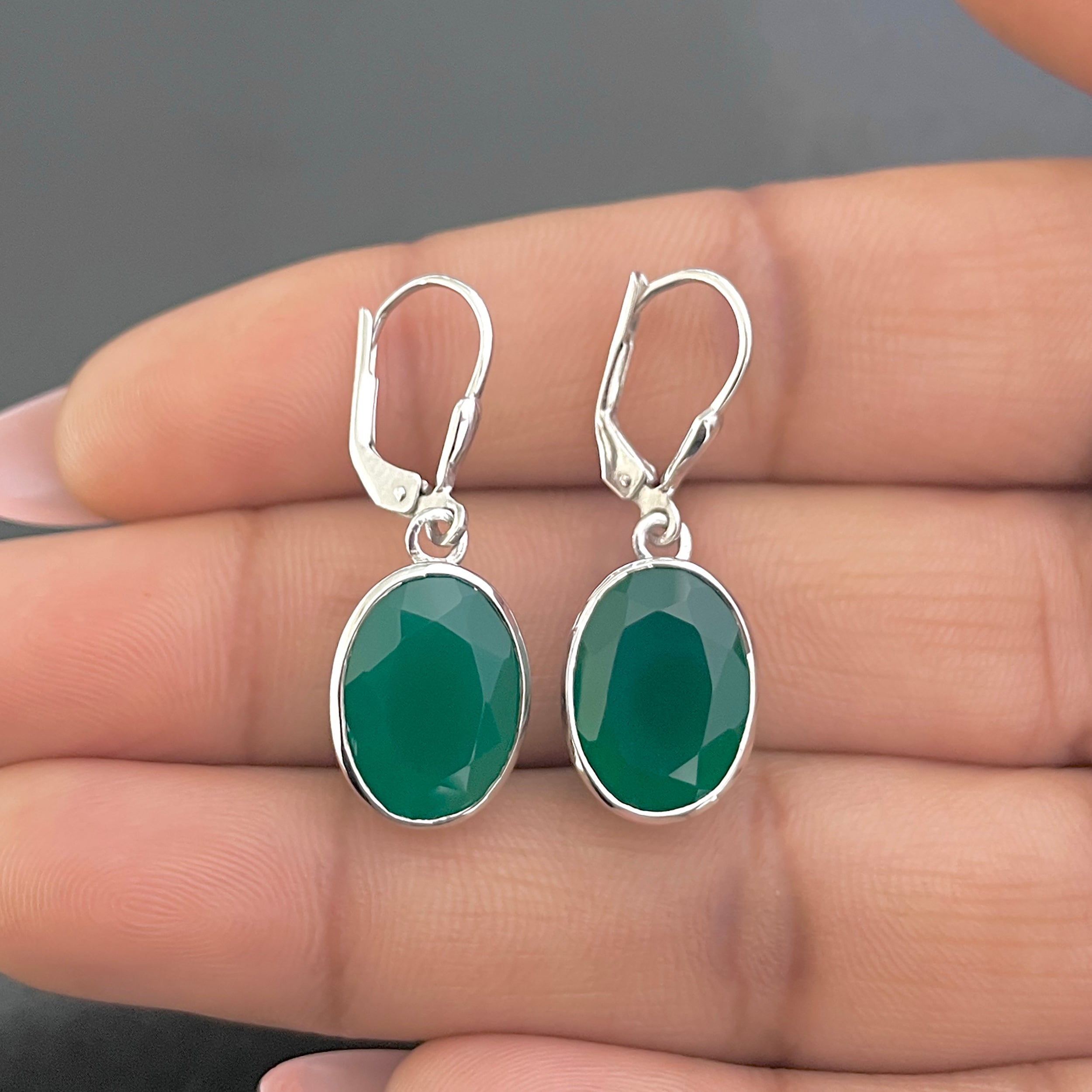 Green Onyx Leverback Earring-(GRO-SE-709.)