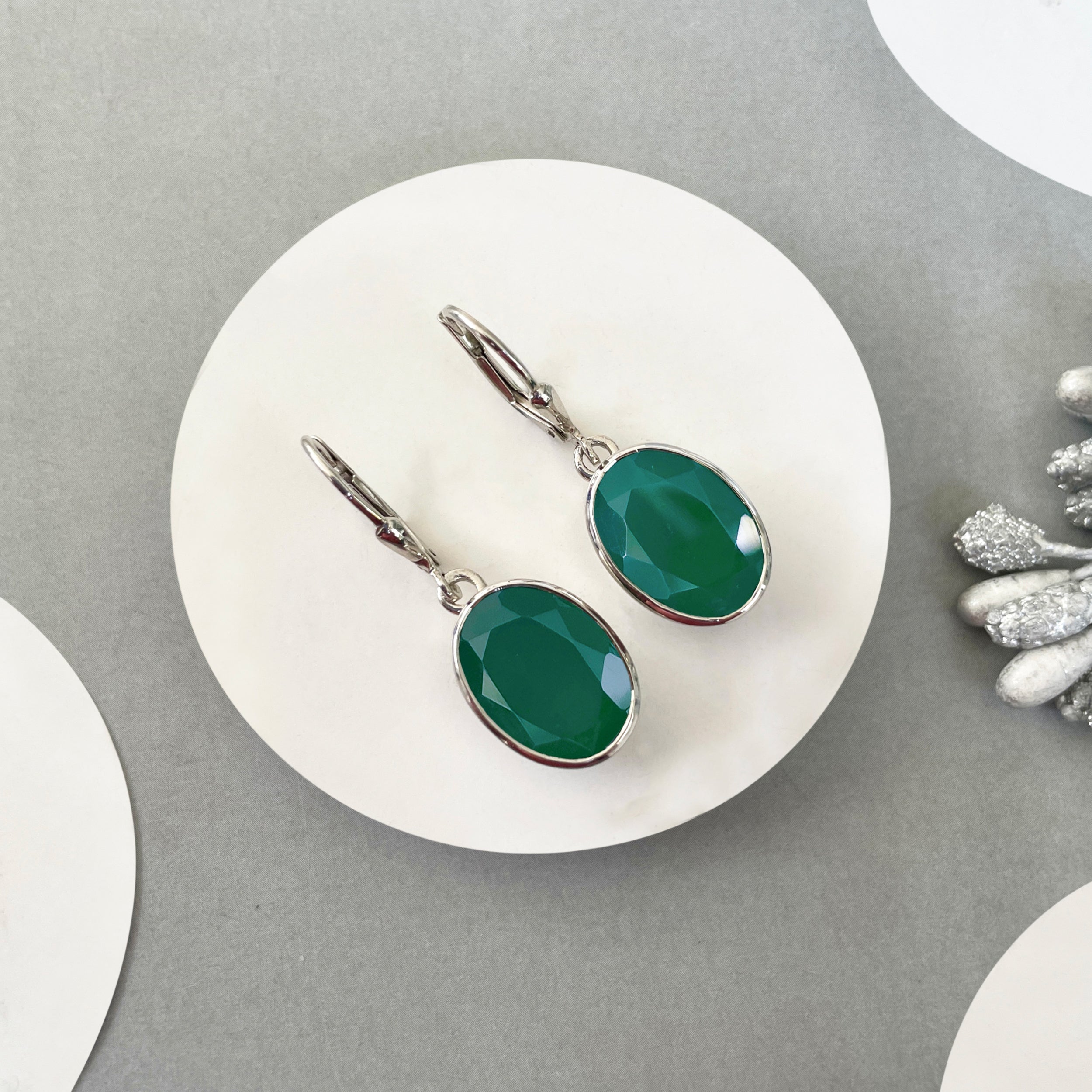 Green Onyx Leverback Earrings-(GRO-SE-709.)