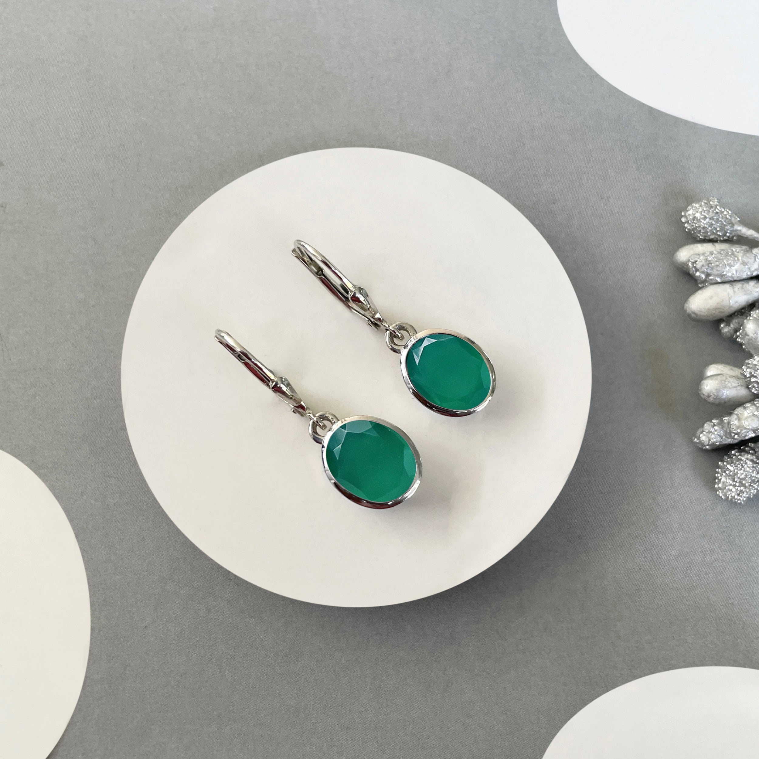 Green Onyx Leverback Earrings-(GRO-SE-713.)
