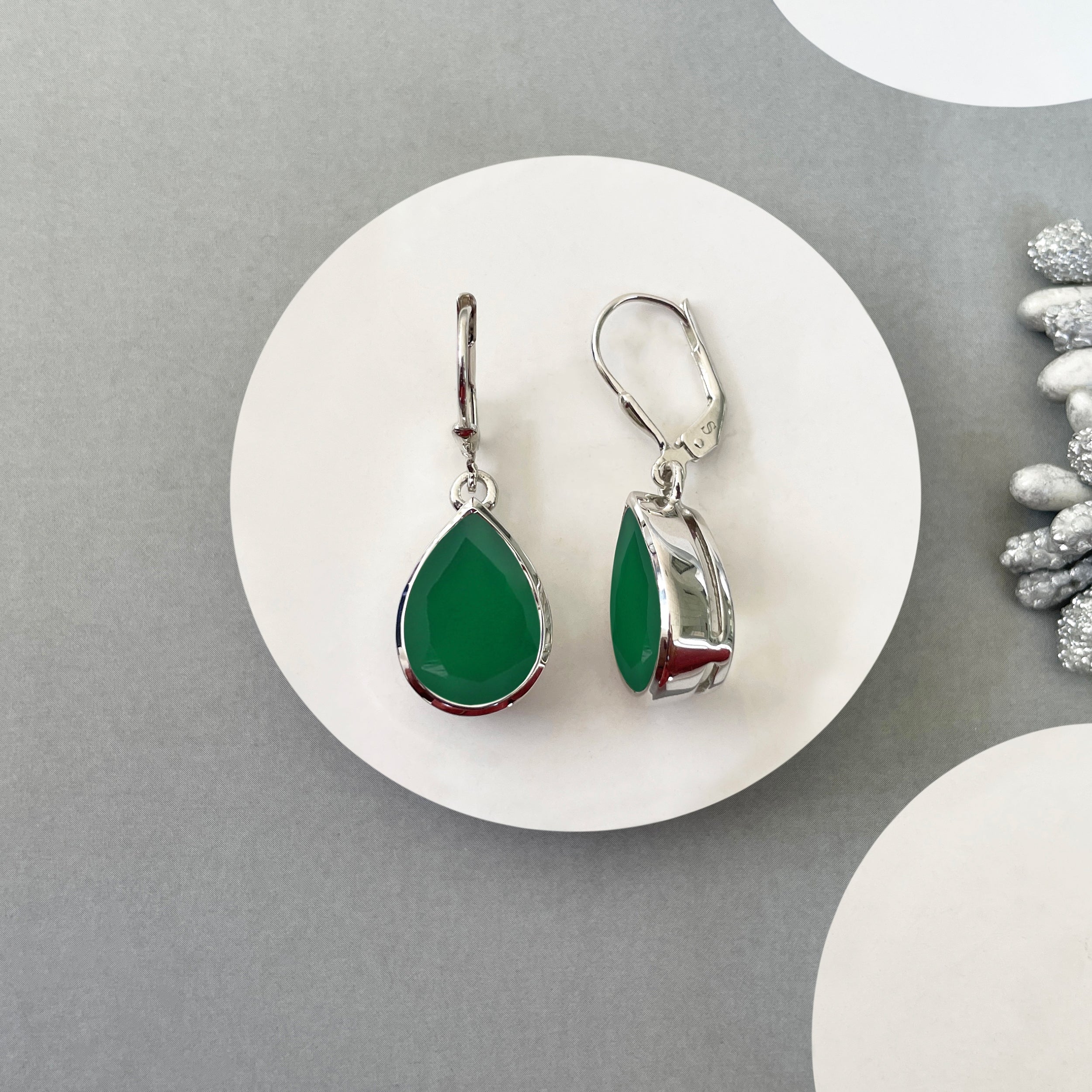 Green Onyx Leverback Earring-(GRO-SE-725.)