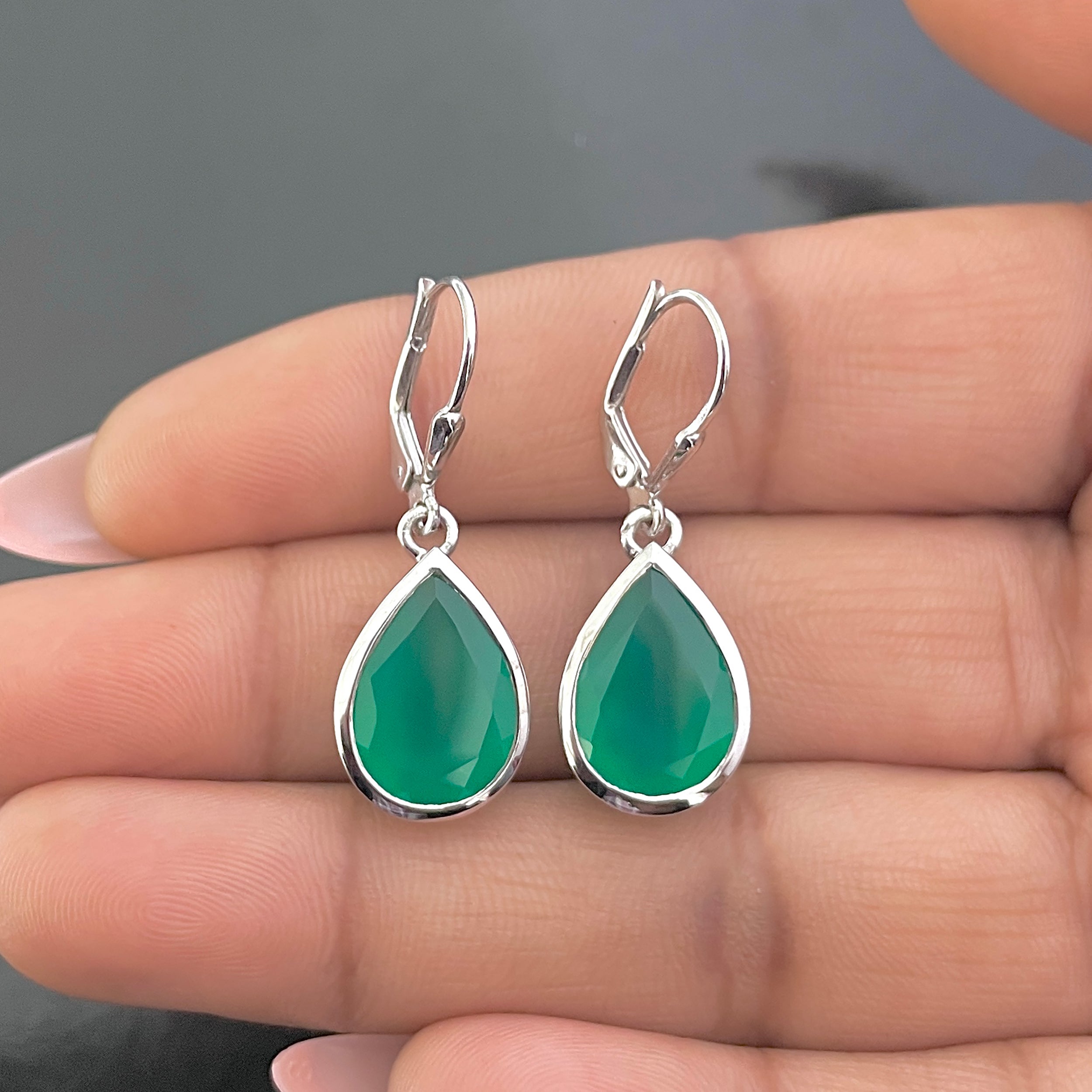 Green Onyx Leverback Earring-(GRO-SE-725.)