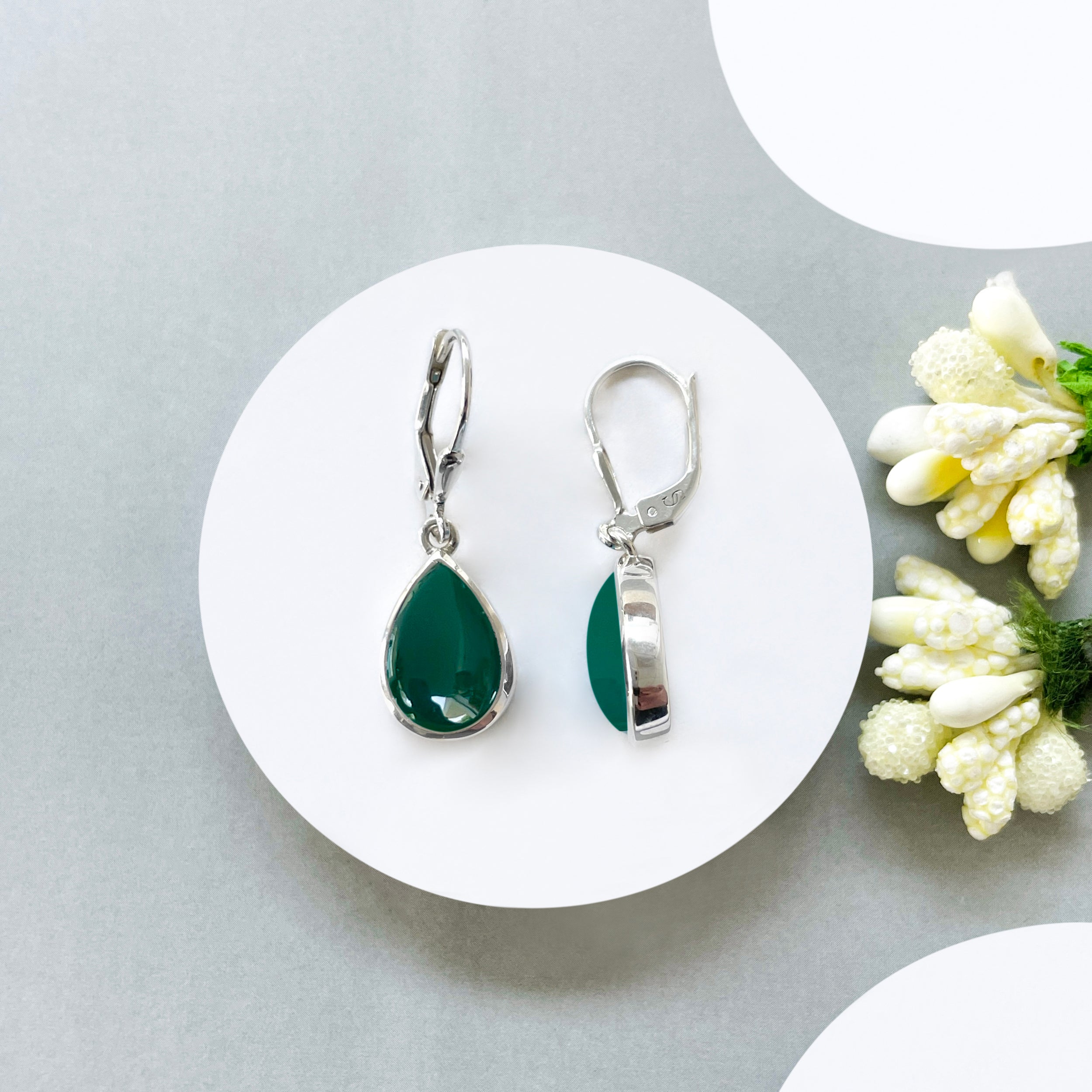 Green Onyx Leverback Earring-(GRO-SE-729.)