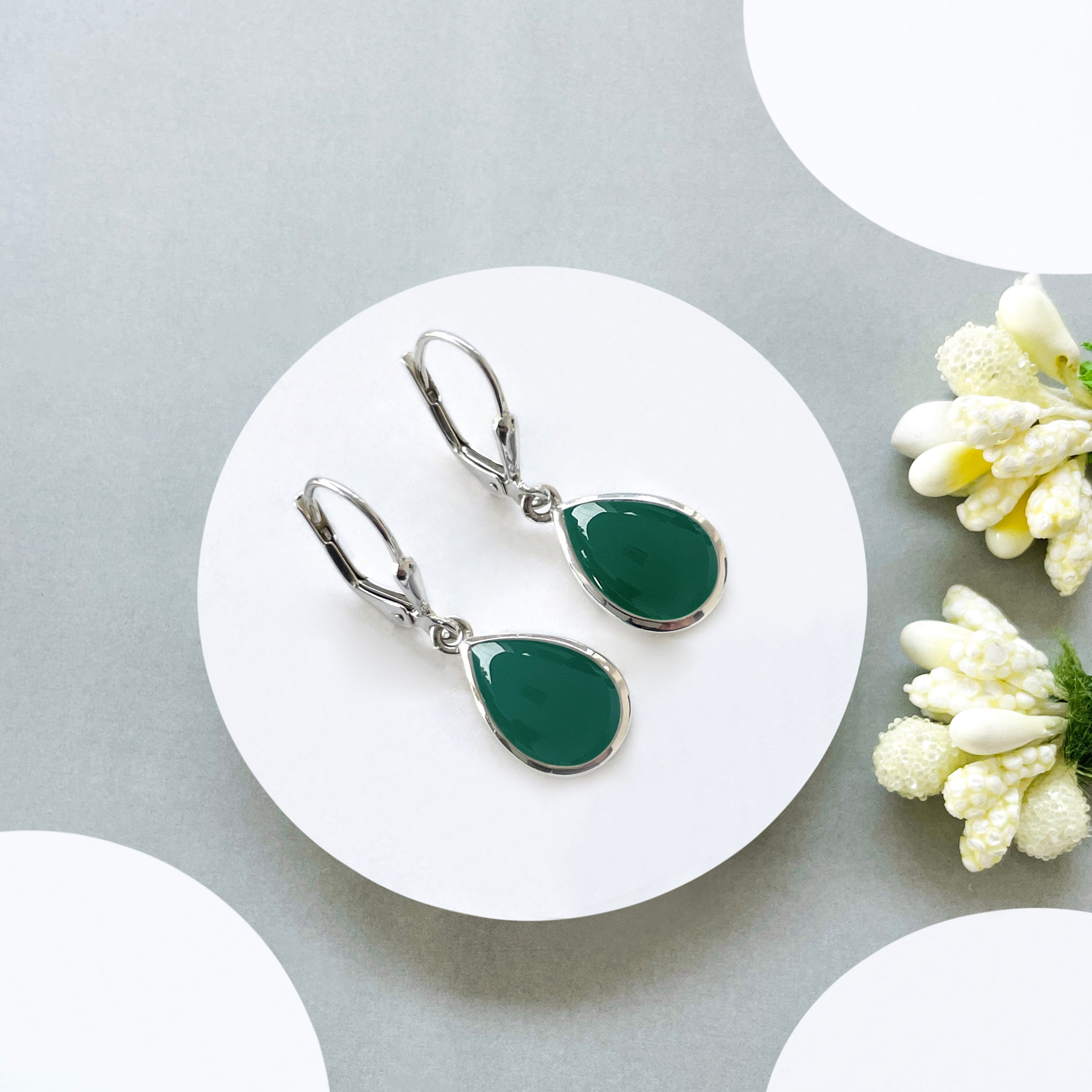 Green Onyx Leverback Earrings-(GRO-SE-729.)
