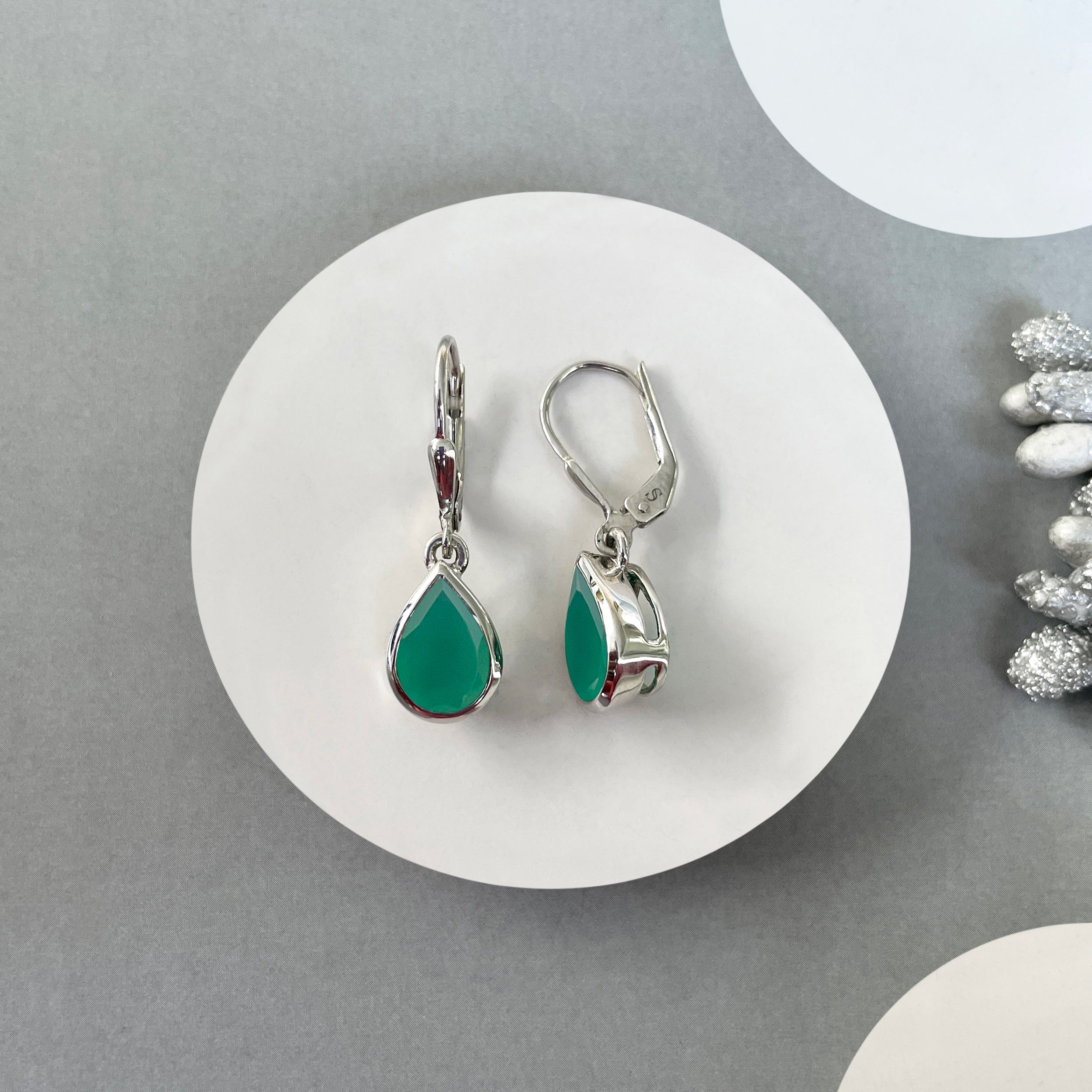 Green Onyx Leverback Earrings-(GRO-SE-742.)