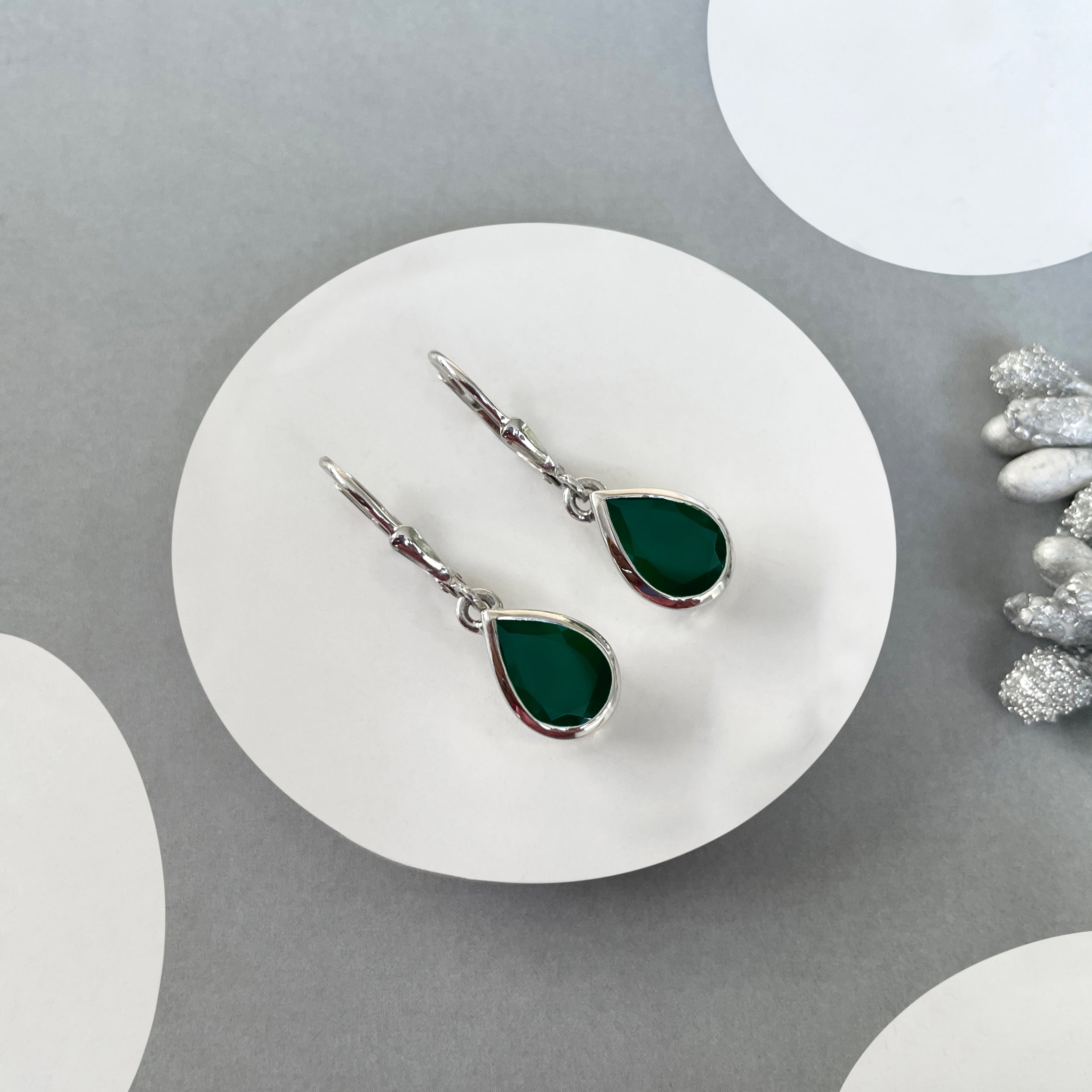 Green Onyx Leverback Earring-(GRO-SE-742.)