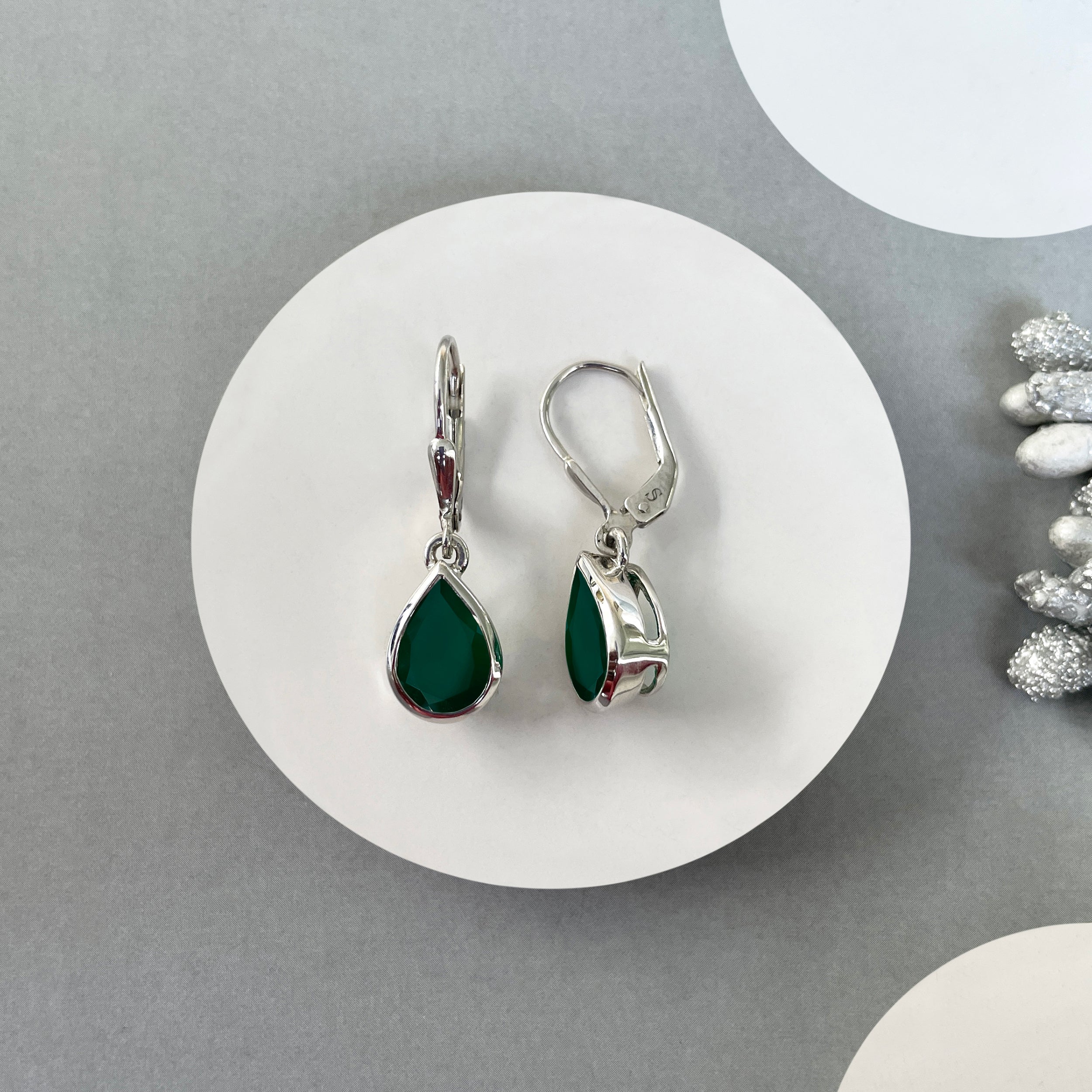 Green Onyx Leverback Earring-(GRO-SE-742.)