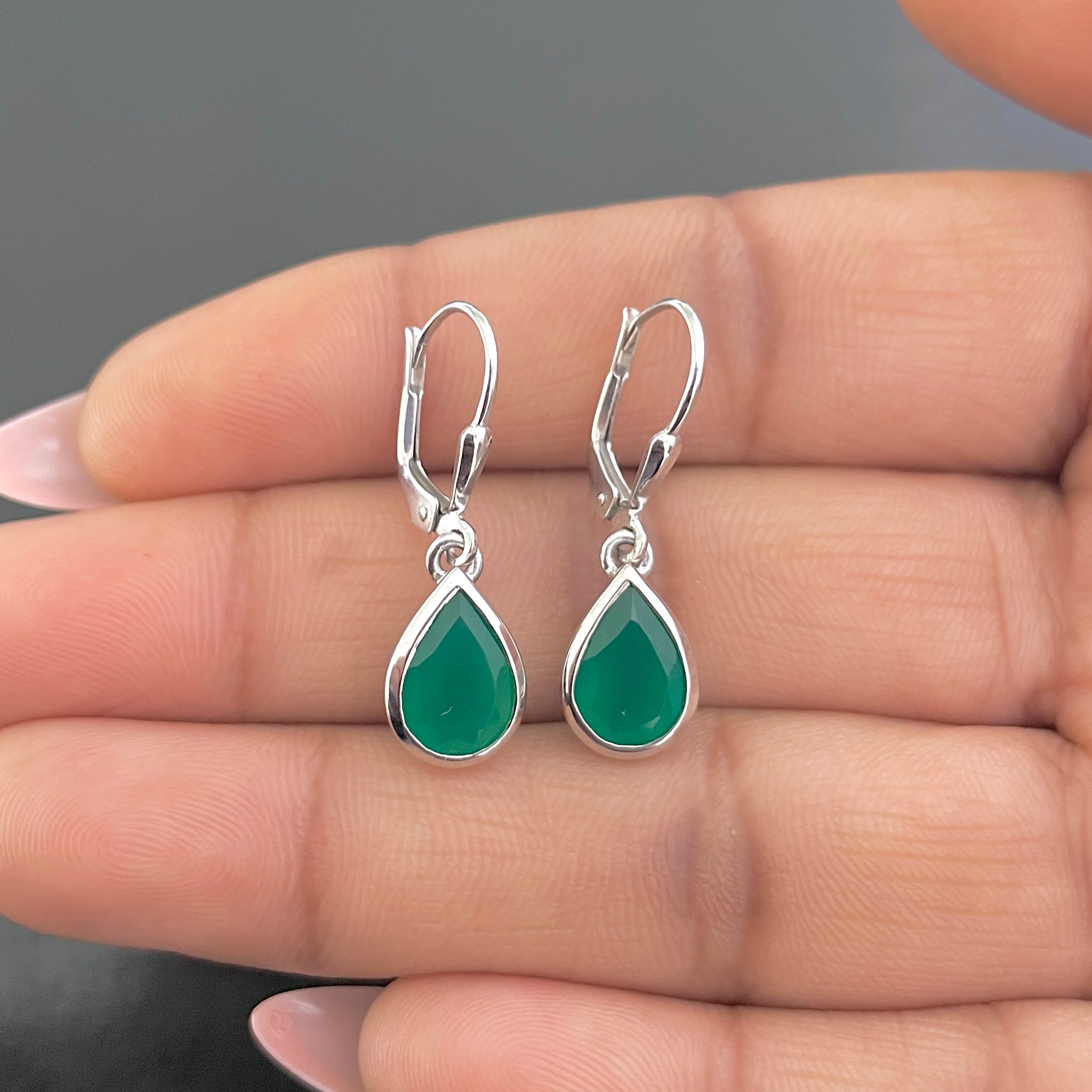 Green Onyx Leverback Earring-(GRO-SE-742.)