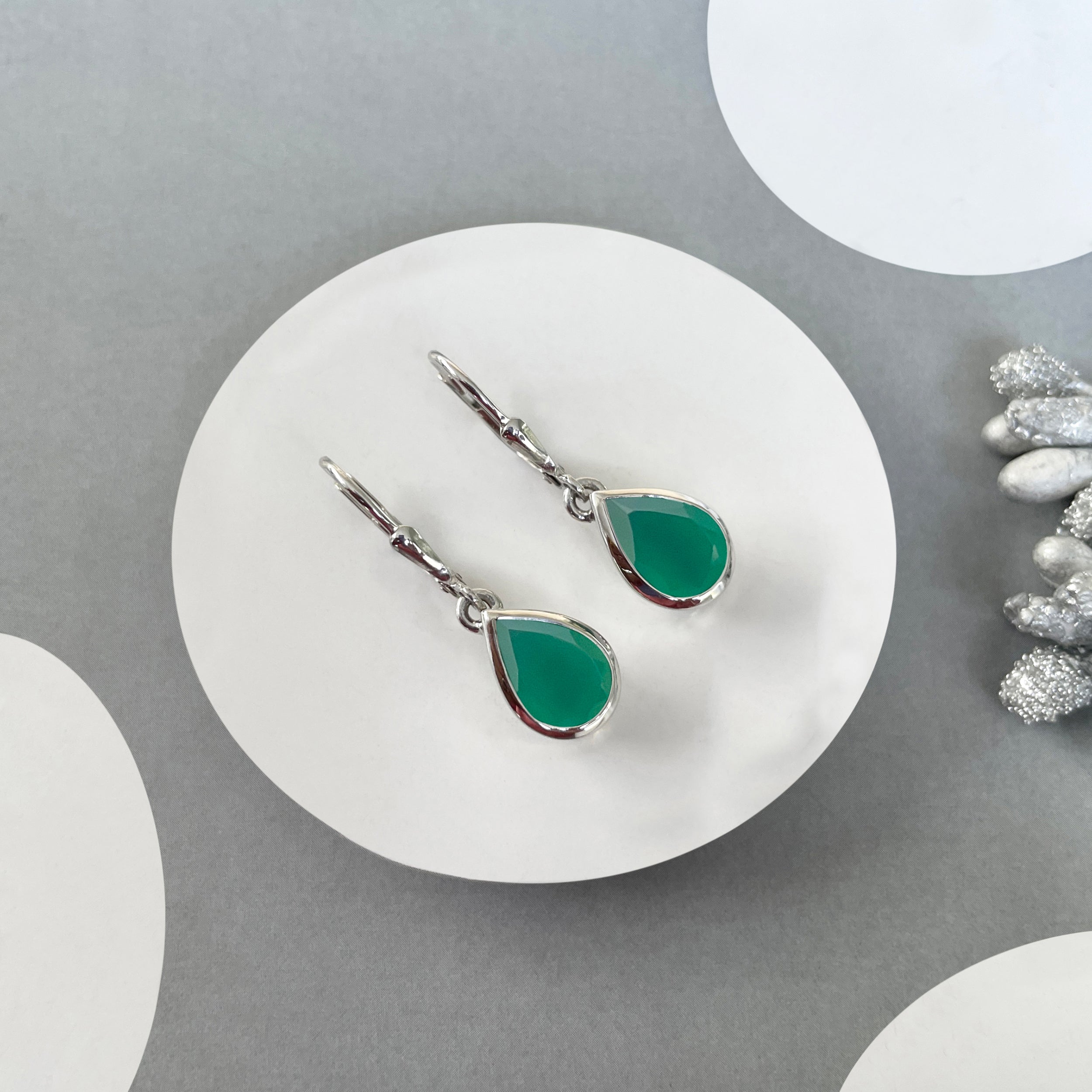 Green Onyx Leverback Earrings-(GRO-SE-742.)