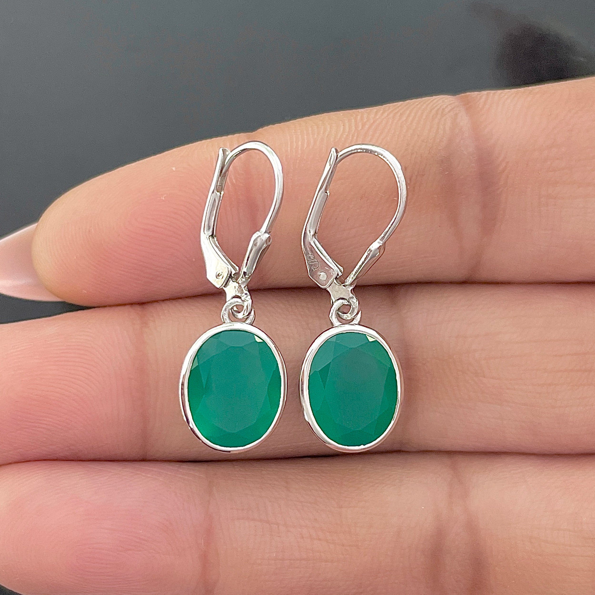 Green Onyx Leverback Earring-(GRO-SE-997.)