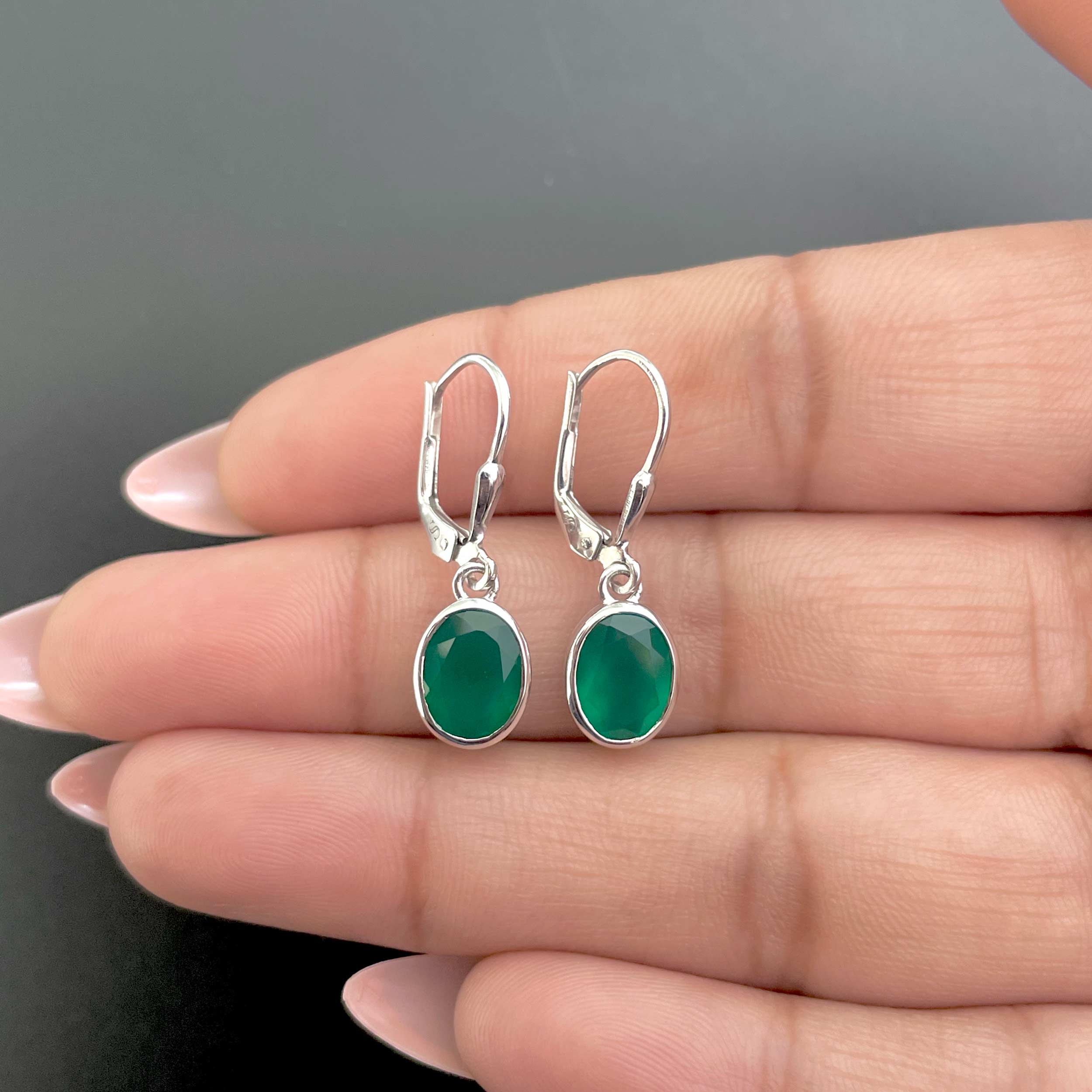 Green Onyx Leverback Earrings-(GRO-SE-998.)