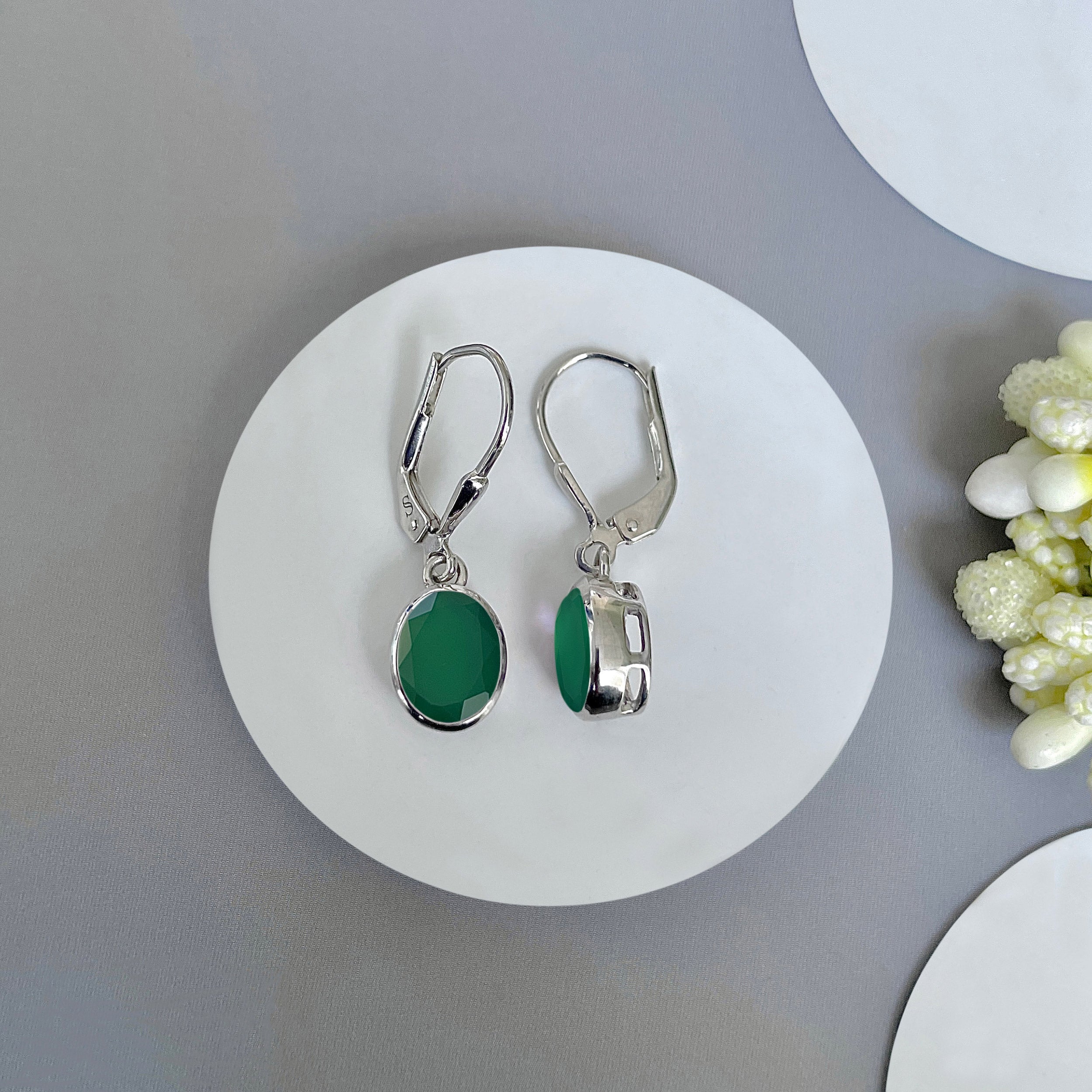 Green Onyx Leverback Earrings-(GRO-SE-998.)