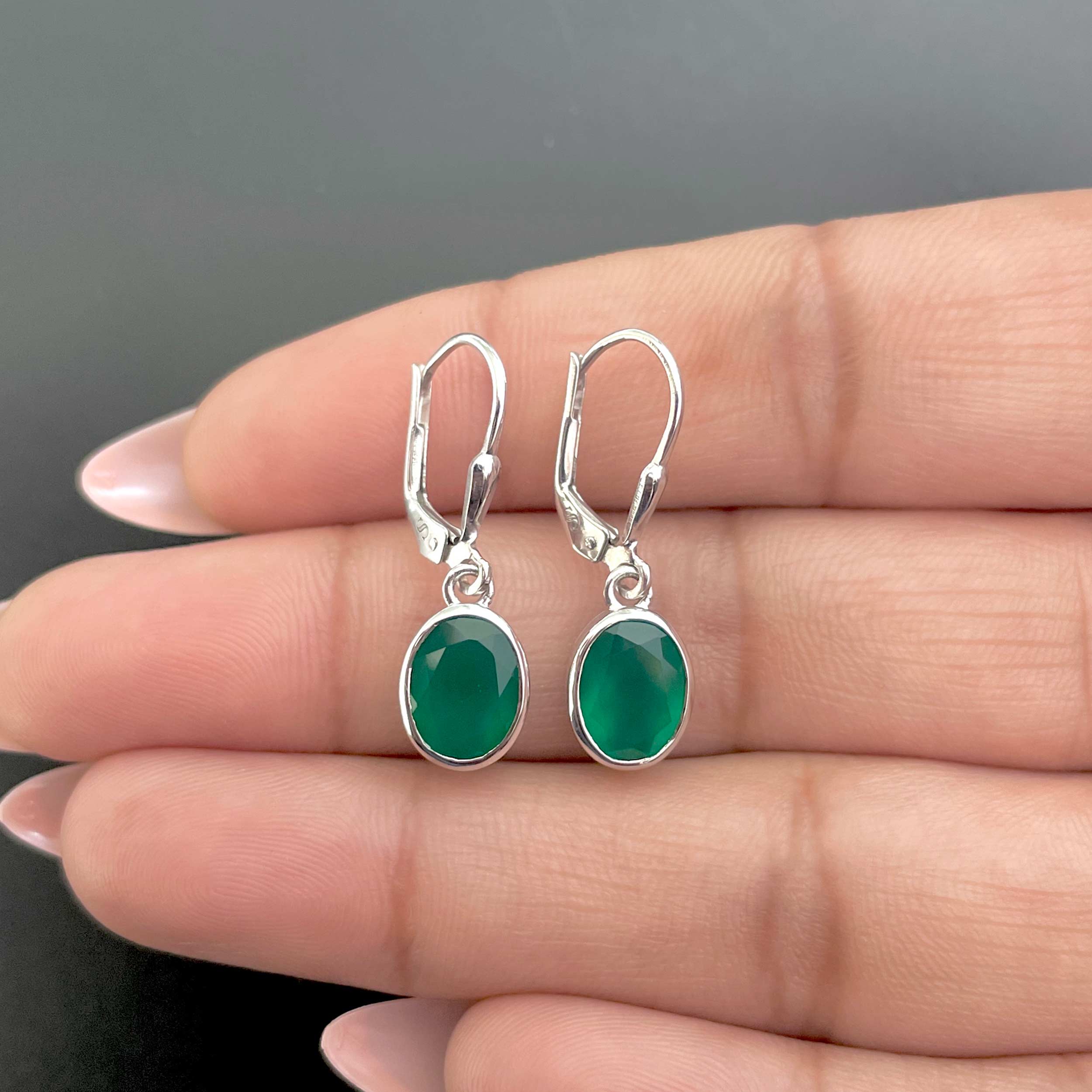 Green Onyx Leverback Earrings-(GRO-SE-998.)
