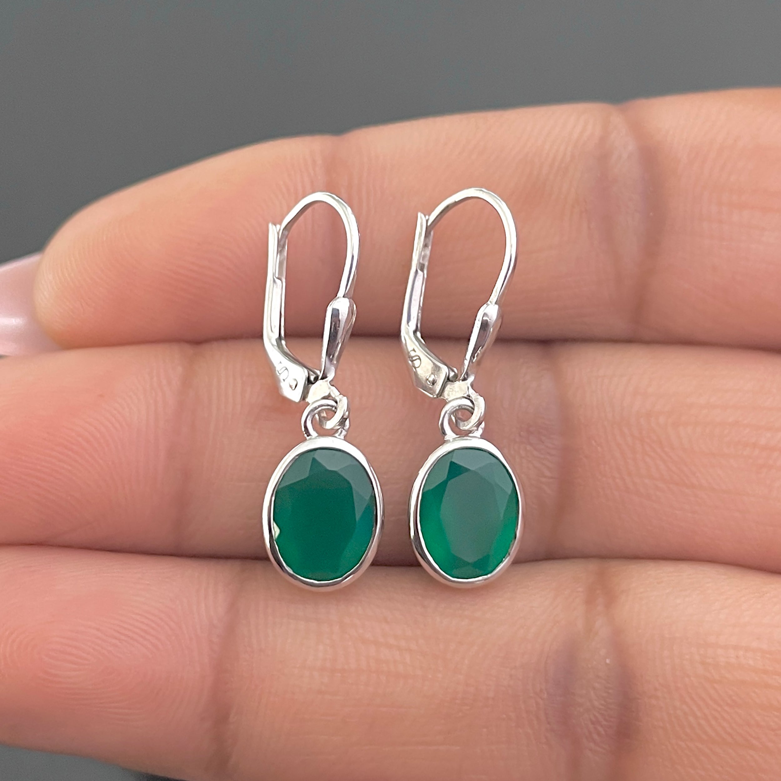 Green Onyx Leverback Earring-(GRO-SE-998.)