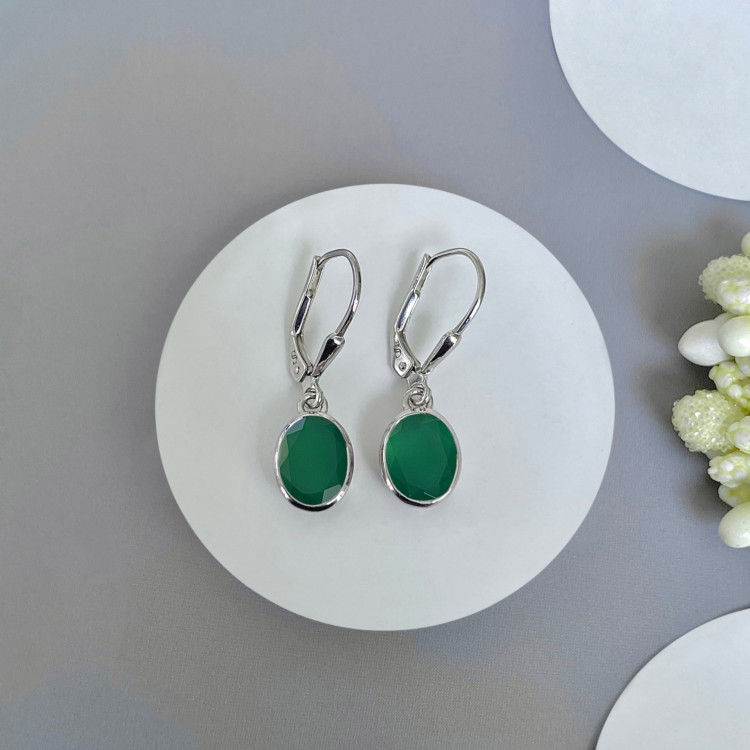 Green Onyx Leverback Earrings-(GRO-SE-998.)