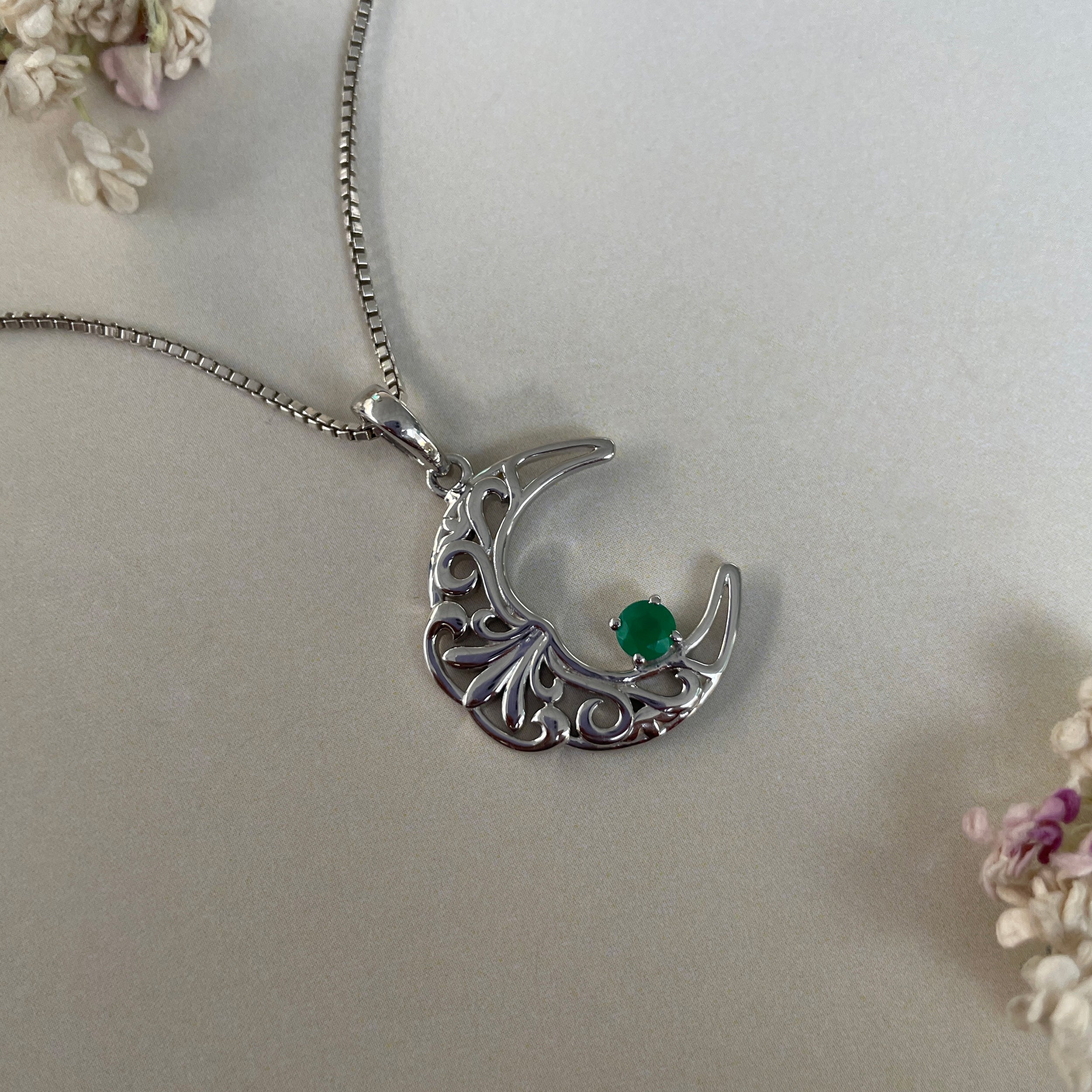 Green Onyx crescent Moon Pendant-(GRO-SN-150.)