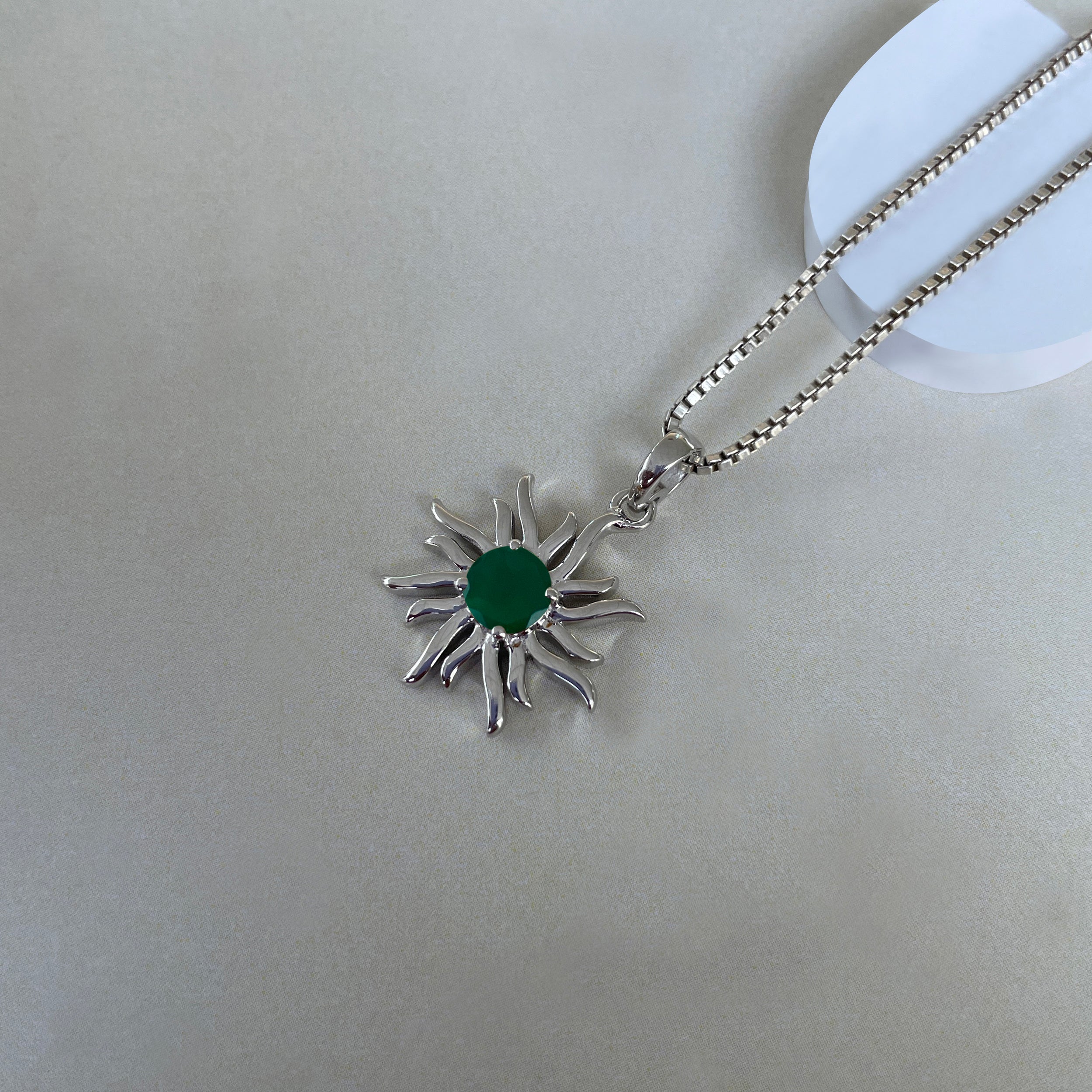 Green Onyx Sun Pendant-(GRO-SN-152.)