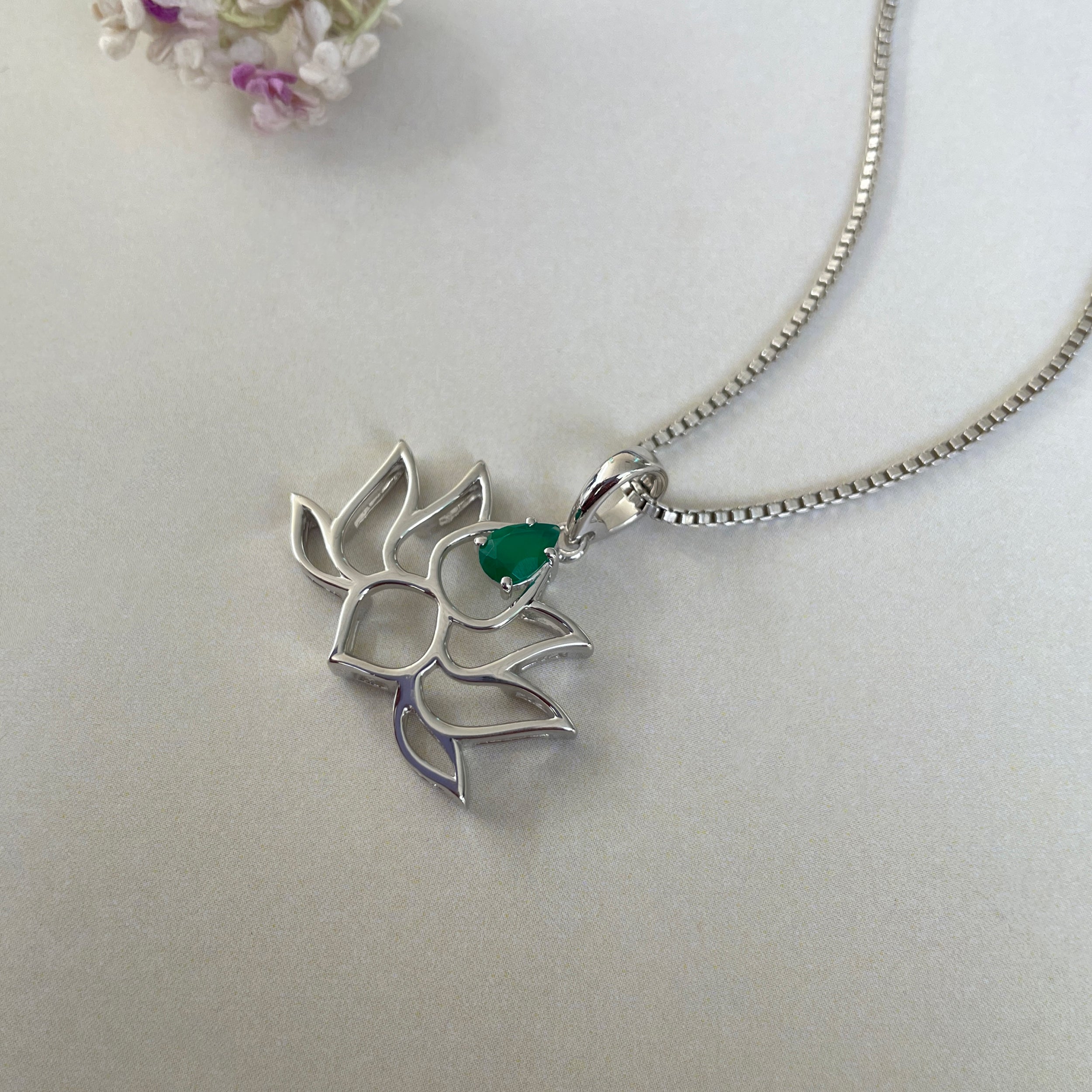 Green Onyx Lotus Pendant-(GRO-SN-156.)