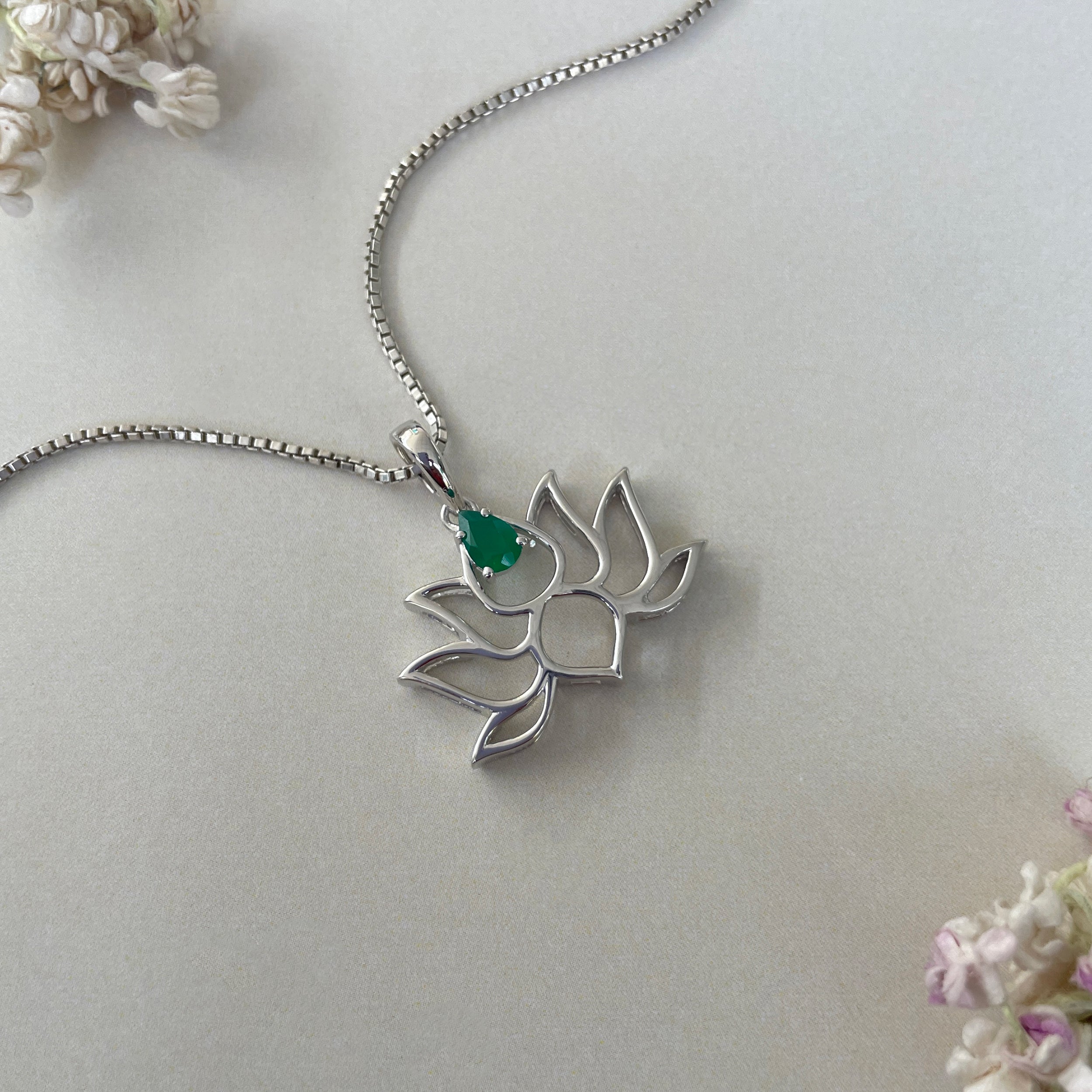 Green Onyx Lotus Pendant-(GRO-SN-156.)