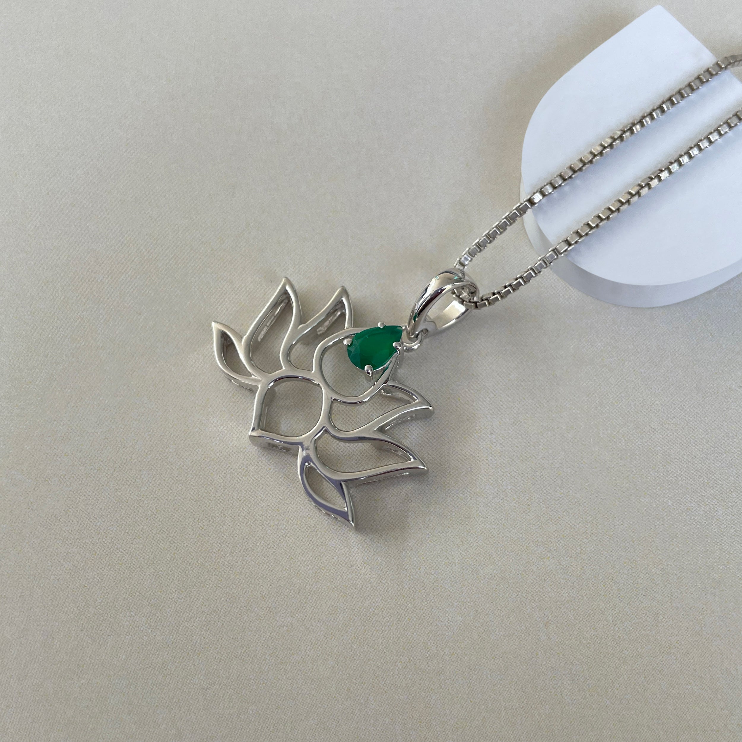 Green Onyx Lotus Pendant-(GRO-SN-156.)