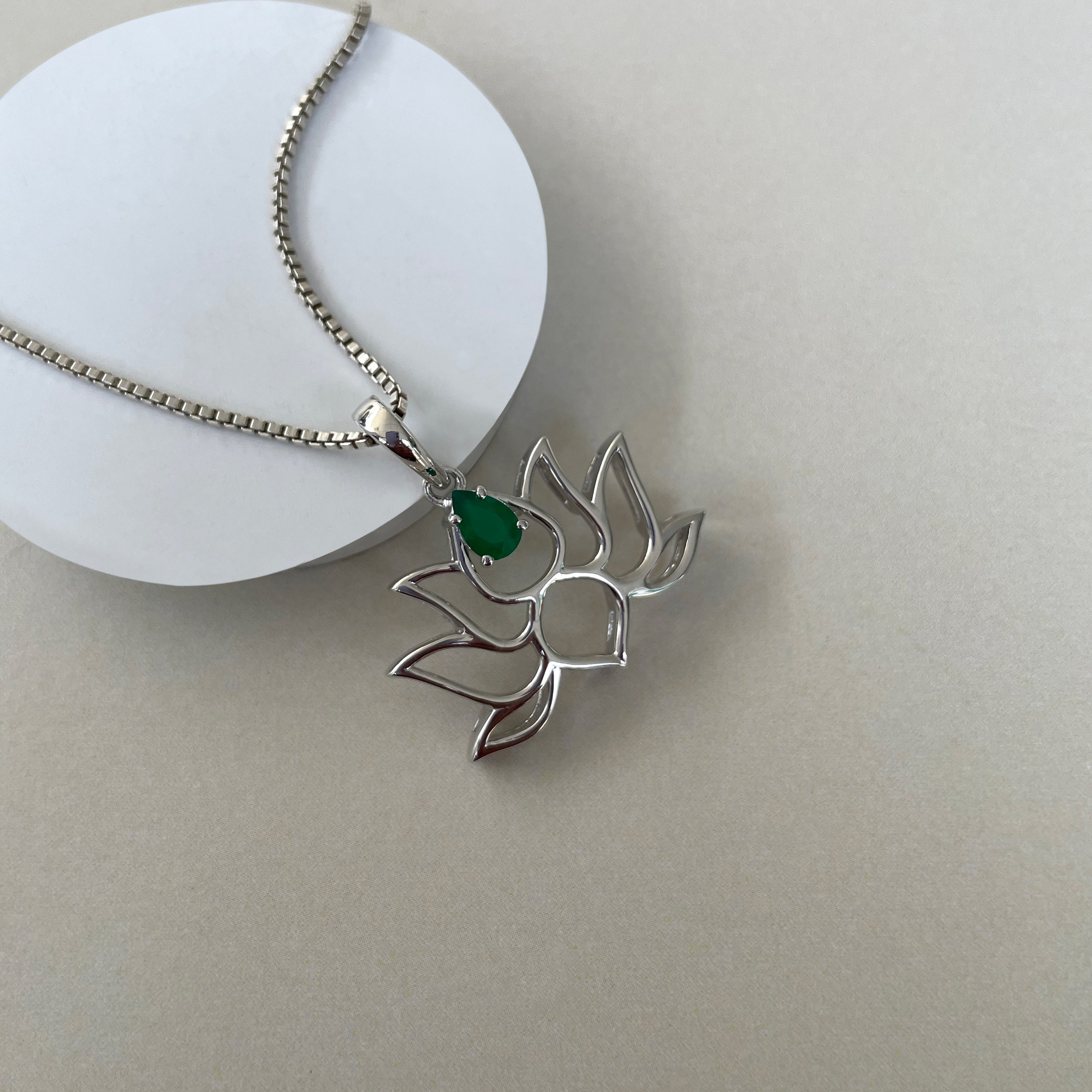 Green Onyx Lotus Pendant-(GRO-SN-156.)