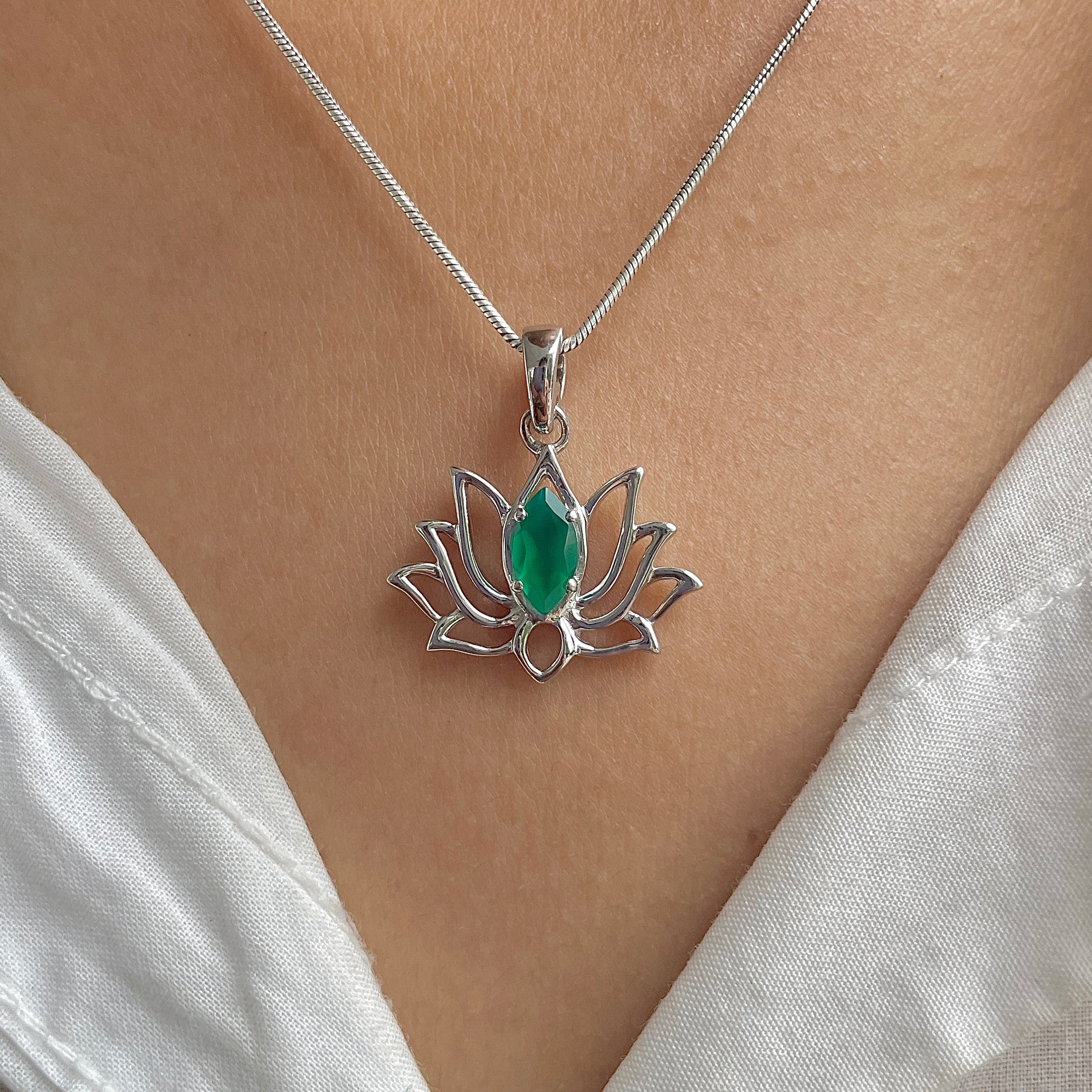 Green Onyx Lotus Pendant-(GRO-SN-166P.)