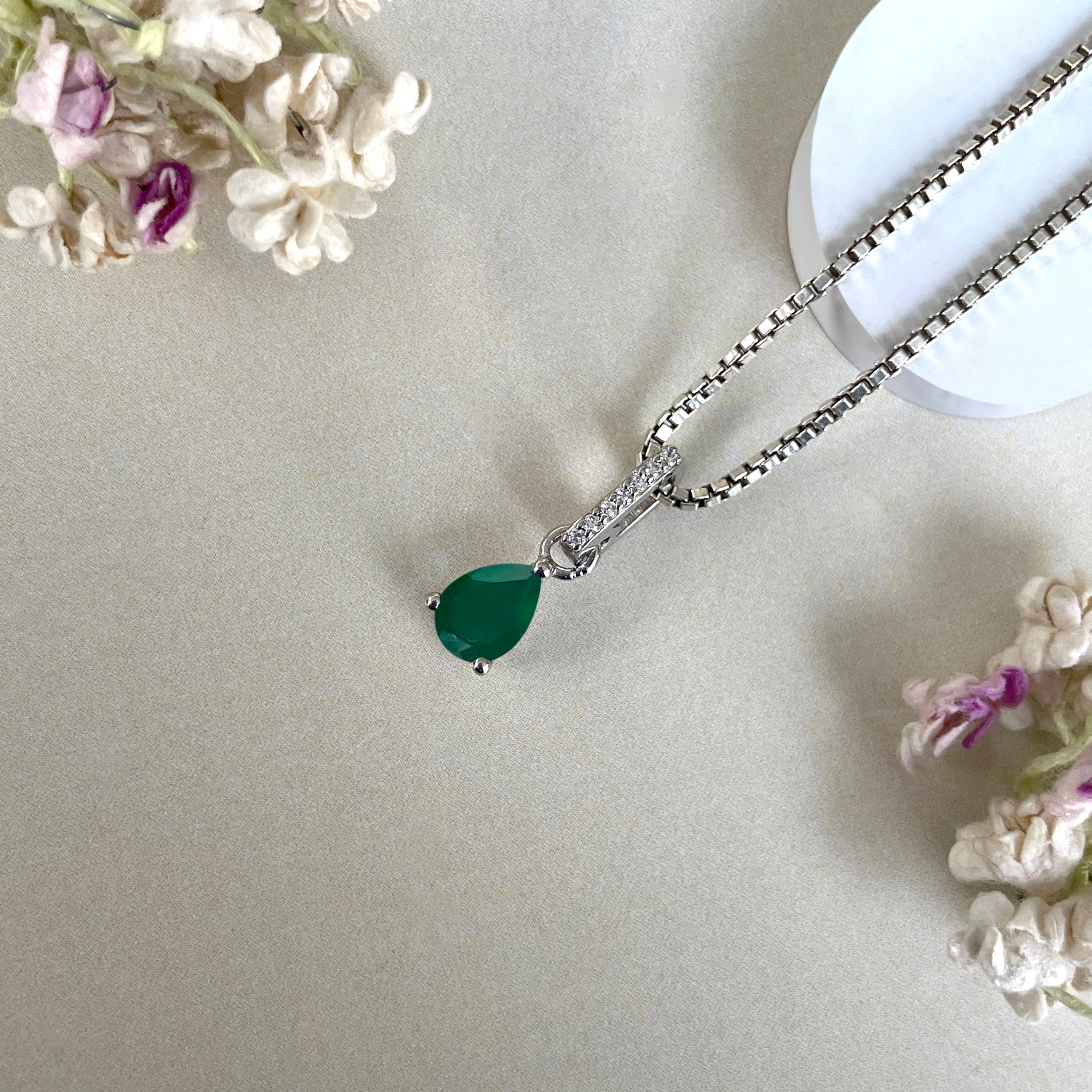 Green Onyx & White Topaz Pendant-(GRO-SP-1165.)