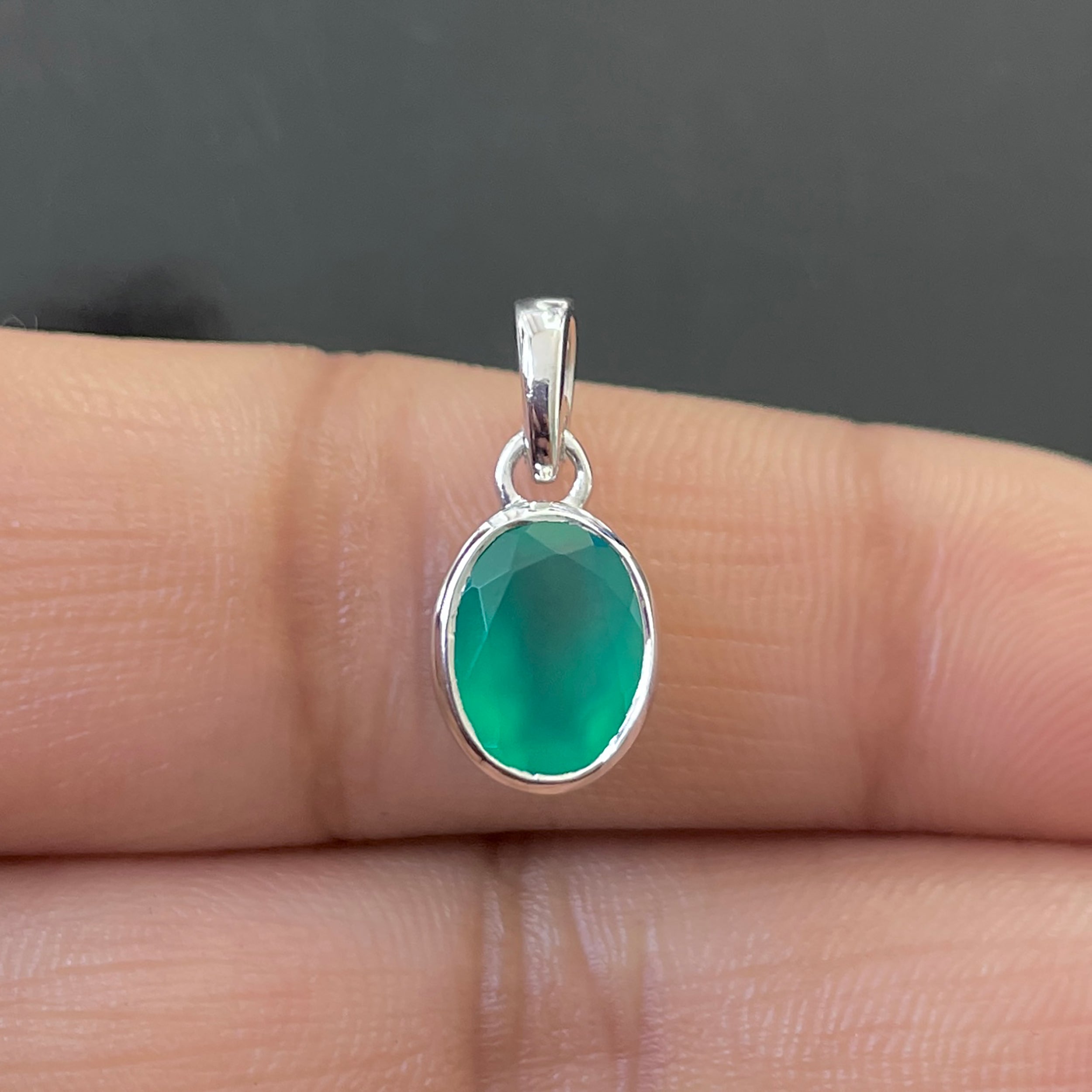 Green Onyx Pendant-(GRO-SP-380.)